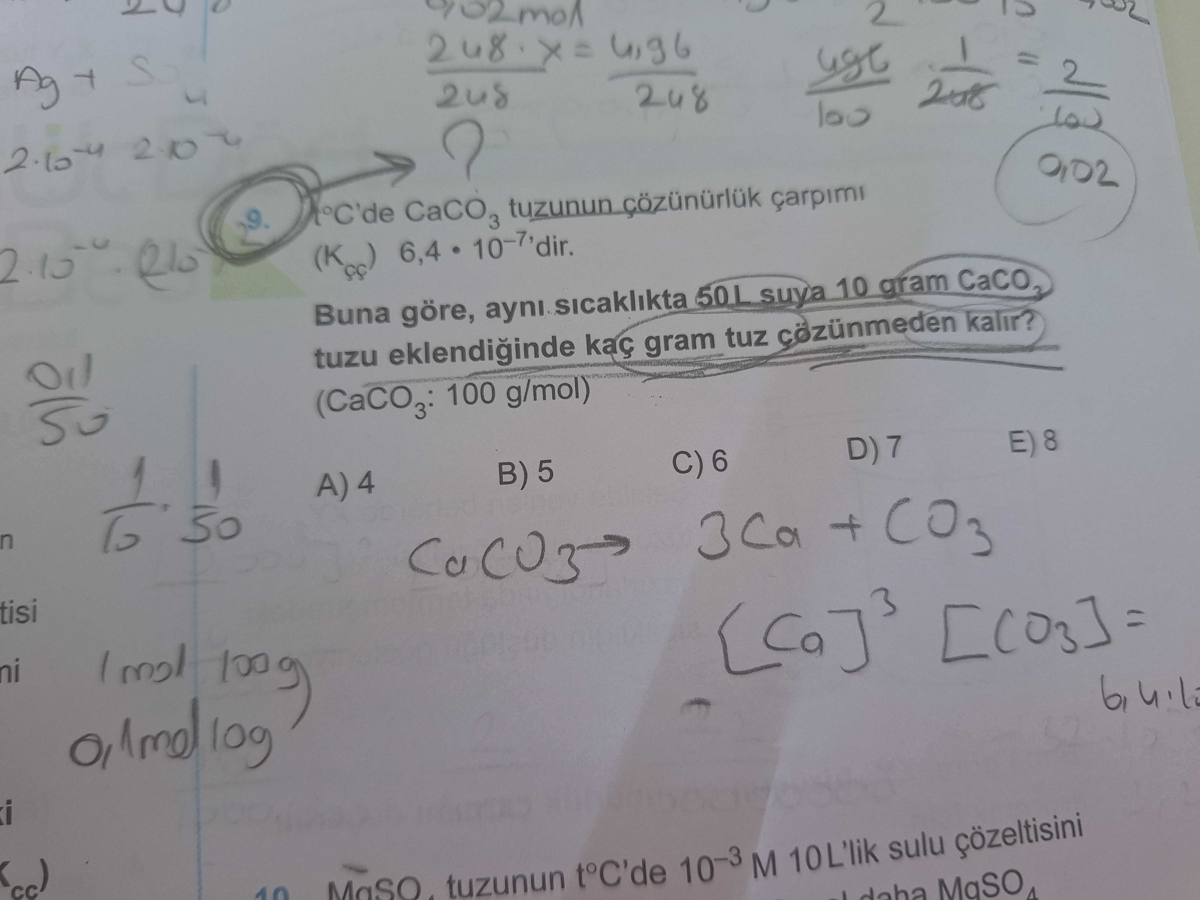 t°C'de CaCO₃ tuzunun çözünürlük çarpımı (Kçç) 6,4 • 10⁻⁷'dir. Buna göre, aynı sıcaklıkta 50 L suya
