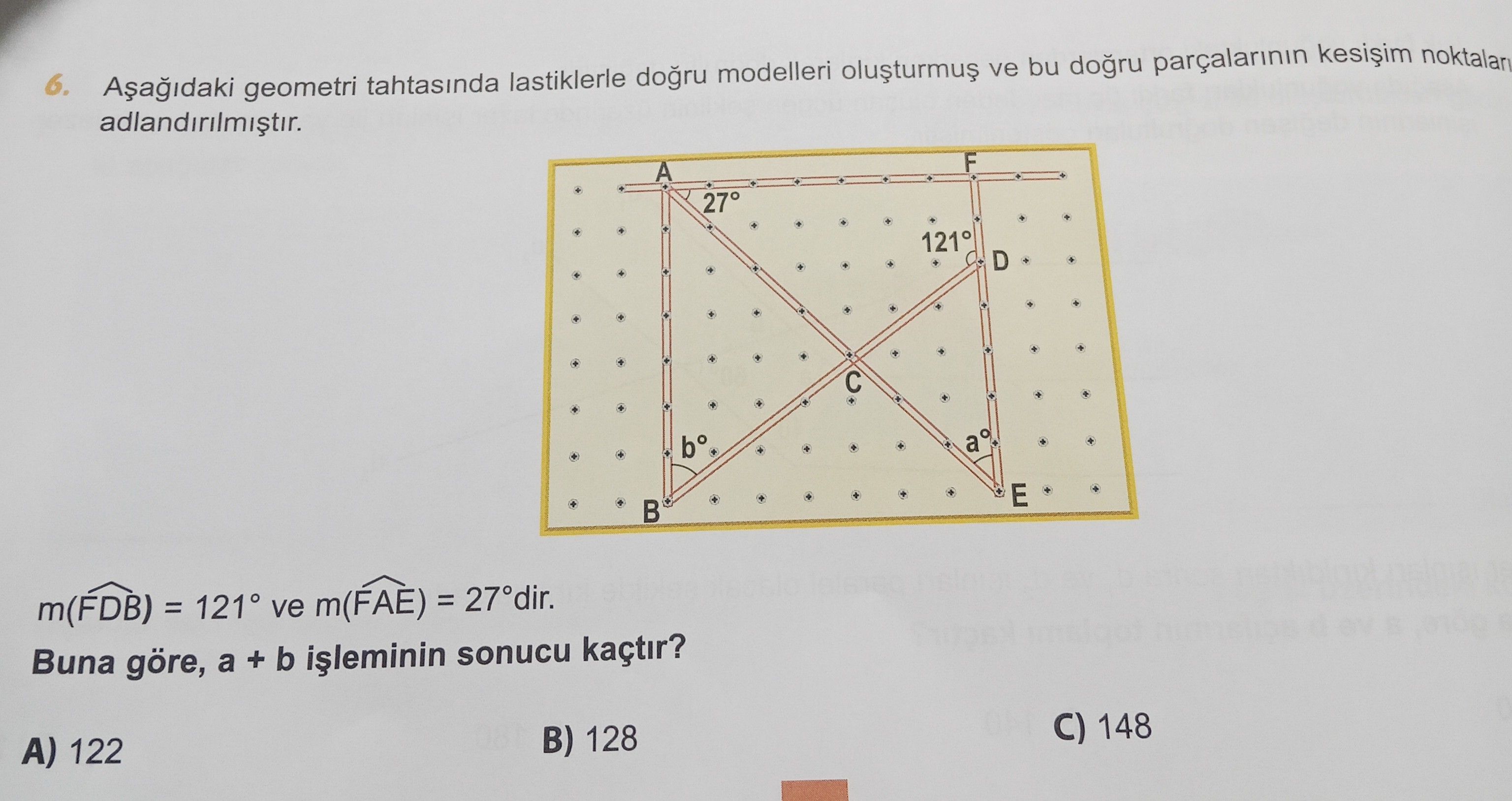 Aşağıdaki geometri tahtasında lastiklerle doğru modelleri oluşturmuş ve bu doğru parçalarının