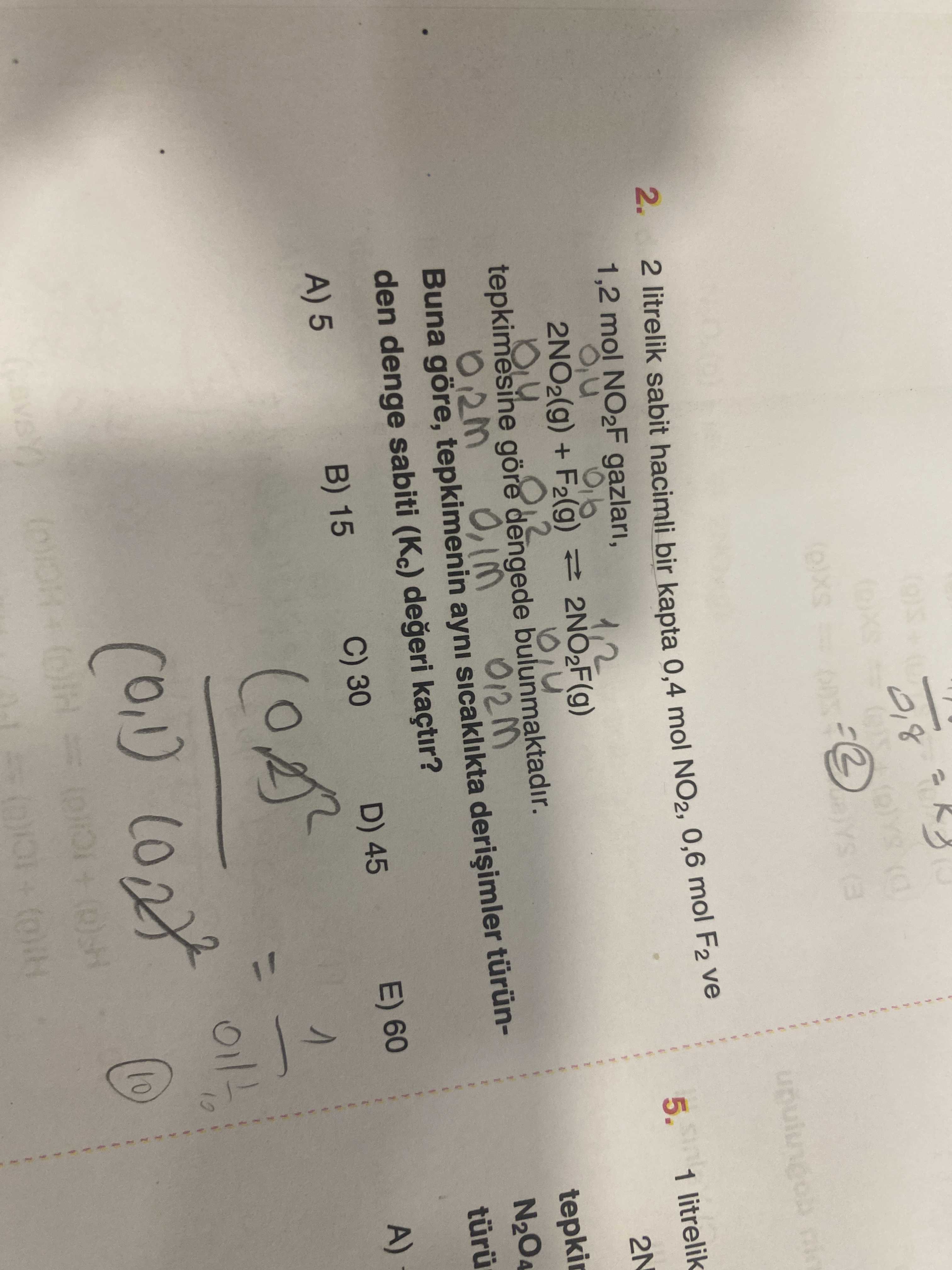 2 litrelik sabit hacimli bir kapta 0,4 mol NO₂, 0,6 mol F₂ ve 1,2 mol NO₂F gazları, 2NO₂(g) + F₂(g)
