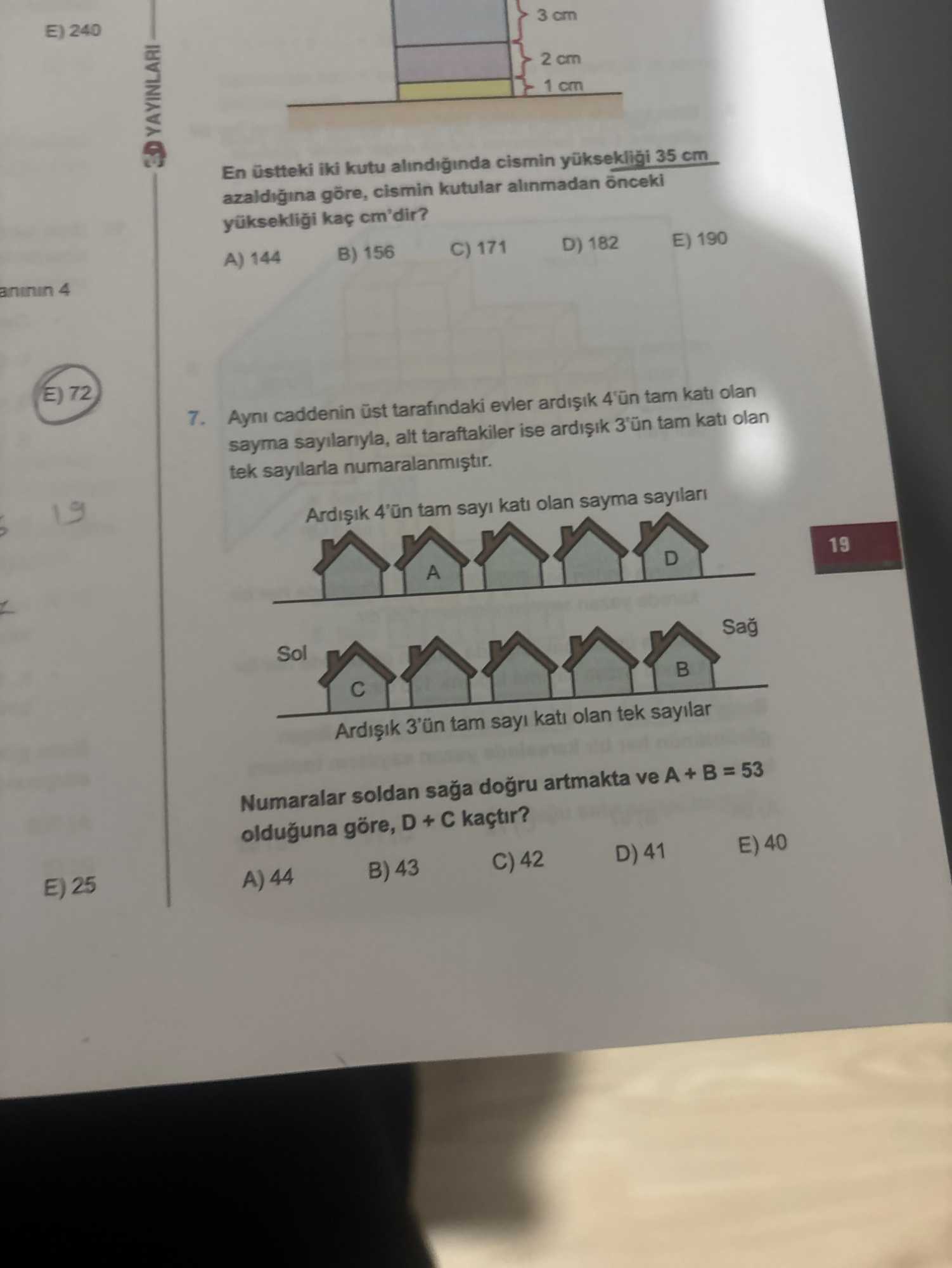 Aynı caddenin üst tarafındaki evler ardışık 4'ün tam katı olan sayma sayılarıyla, alt taraftakiler