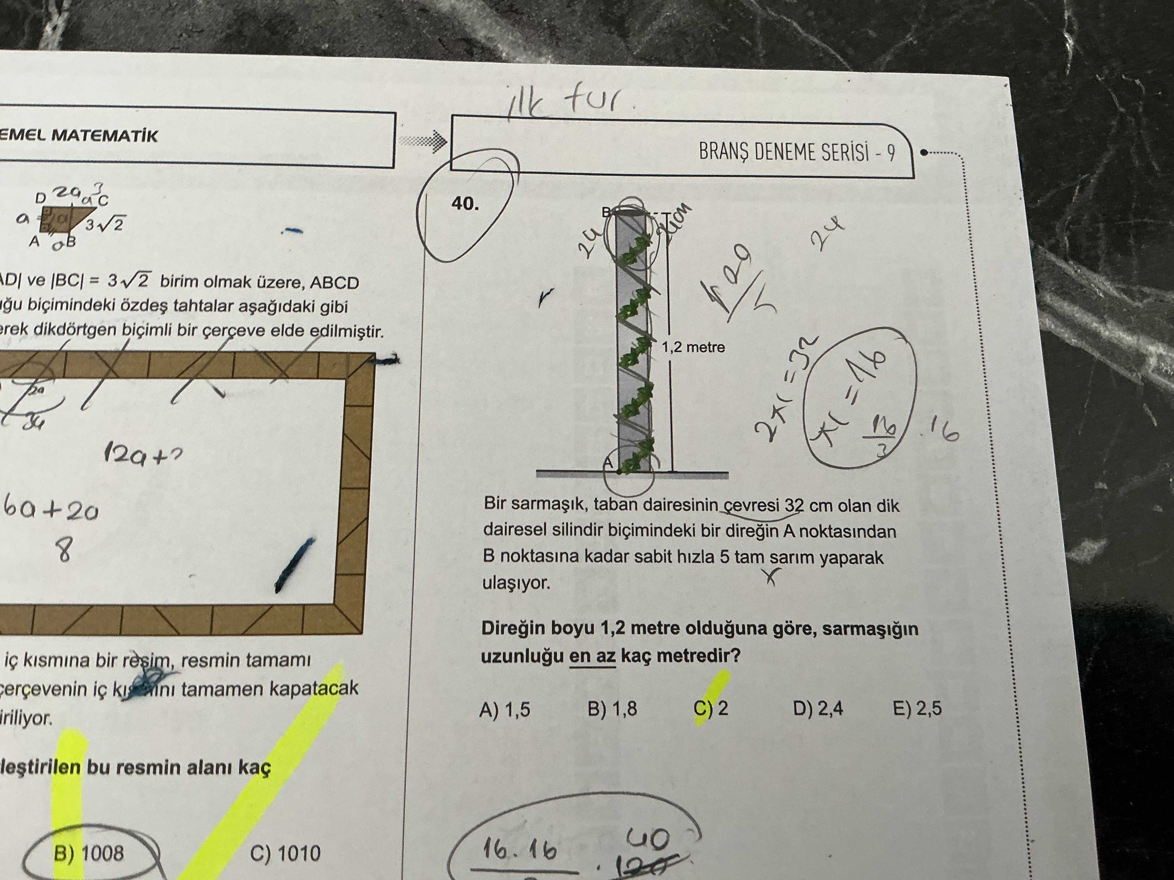 Bir sarmaşık, taban dairesinin çevresi 32 cm olan dik dairesel silindir biçimindeki bir direğin A