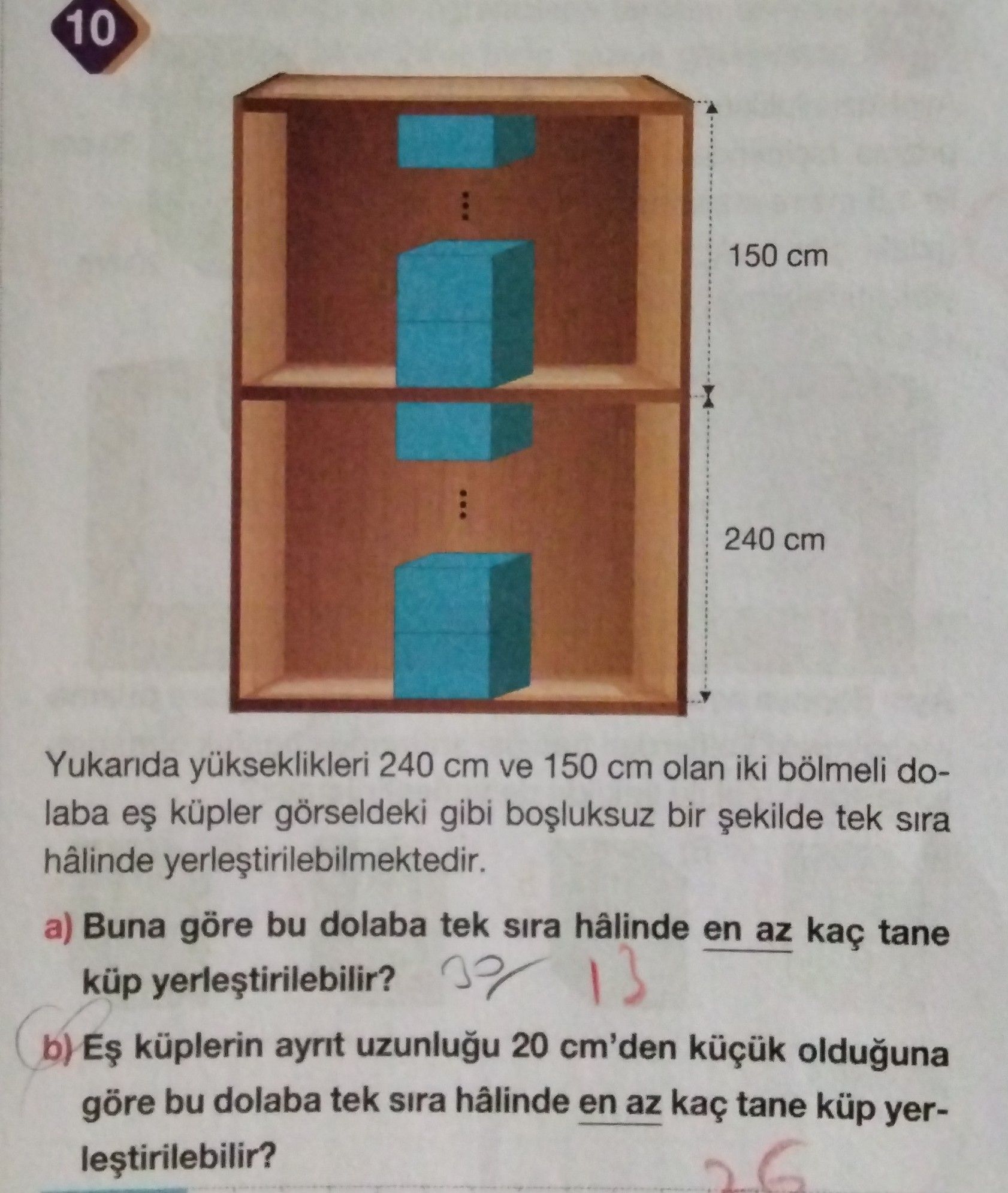 Yukarıda yükseklikleri 240 cm ve 150 cm olan iki bölmeli dolaba eş küpler görseldeki gibi boşluksuz