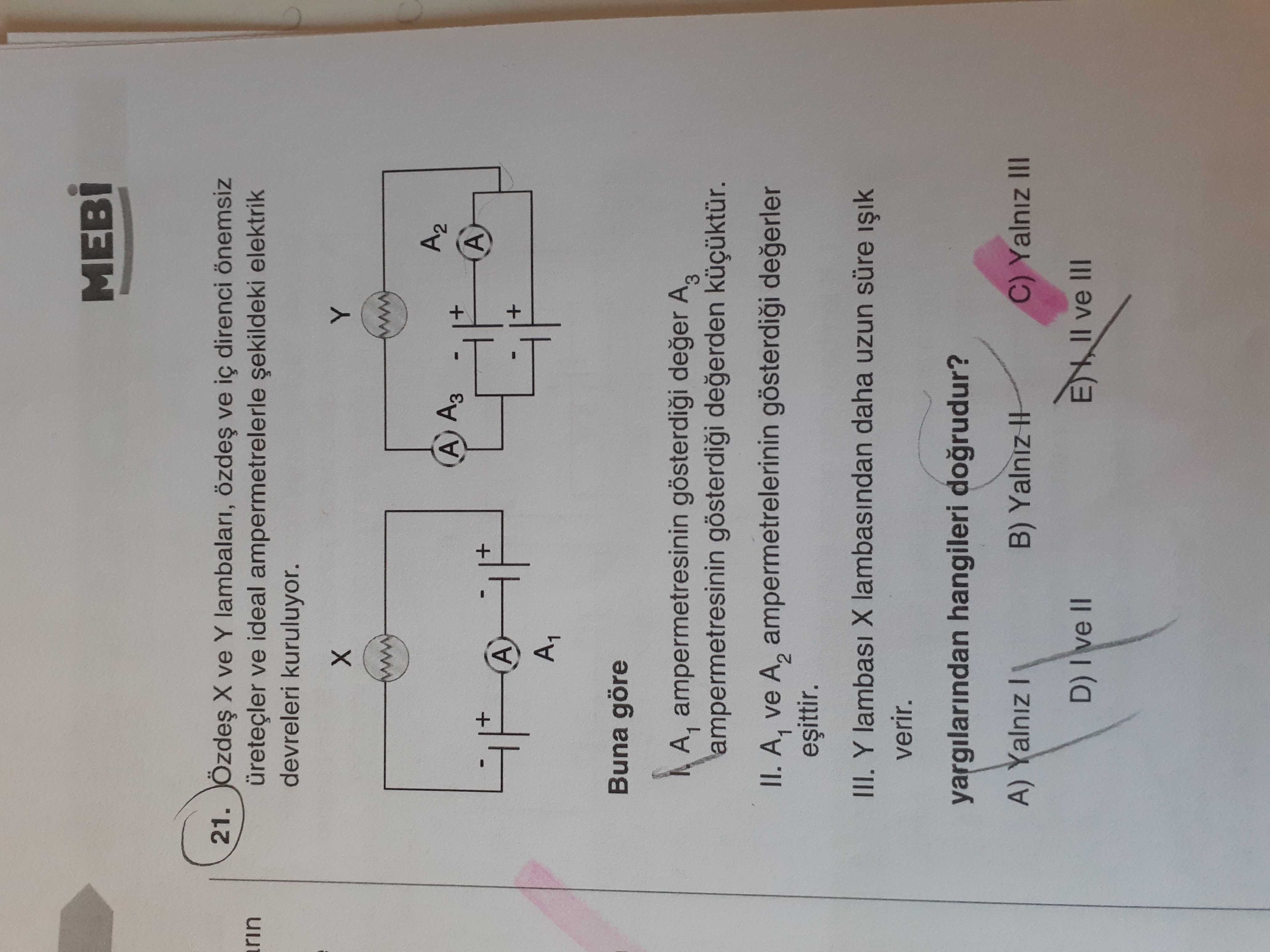 Özdeş X ve Y lambaları, özdeş ve iç direnci önemsiz üreteçler ve ideal ampermetrelerle şekildeki
