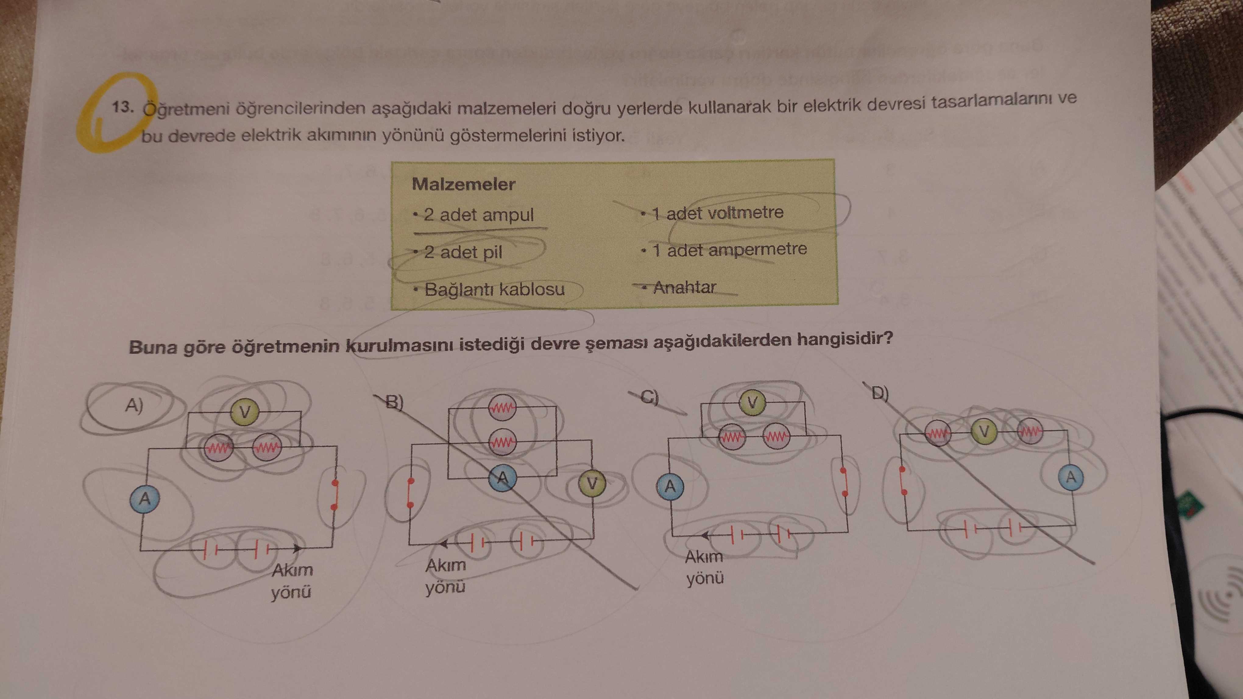 Öğretmeni öğrencilerinden aşağıdaki malzemeleri doğru yerlerde kullanarak bir elektrik devresi