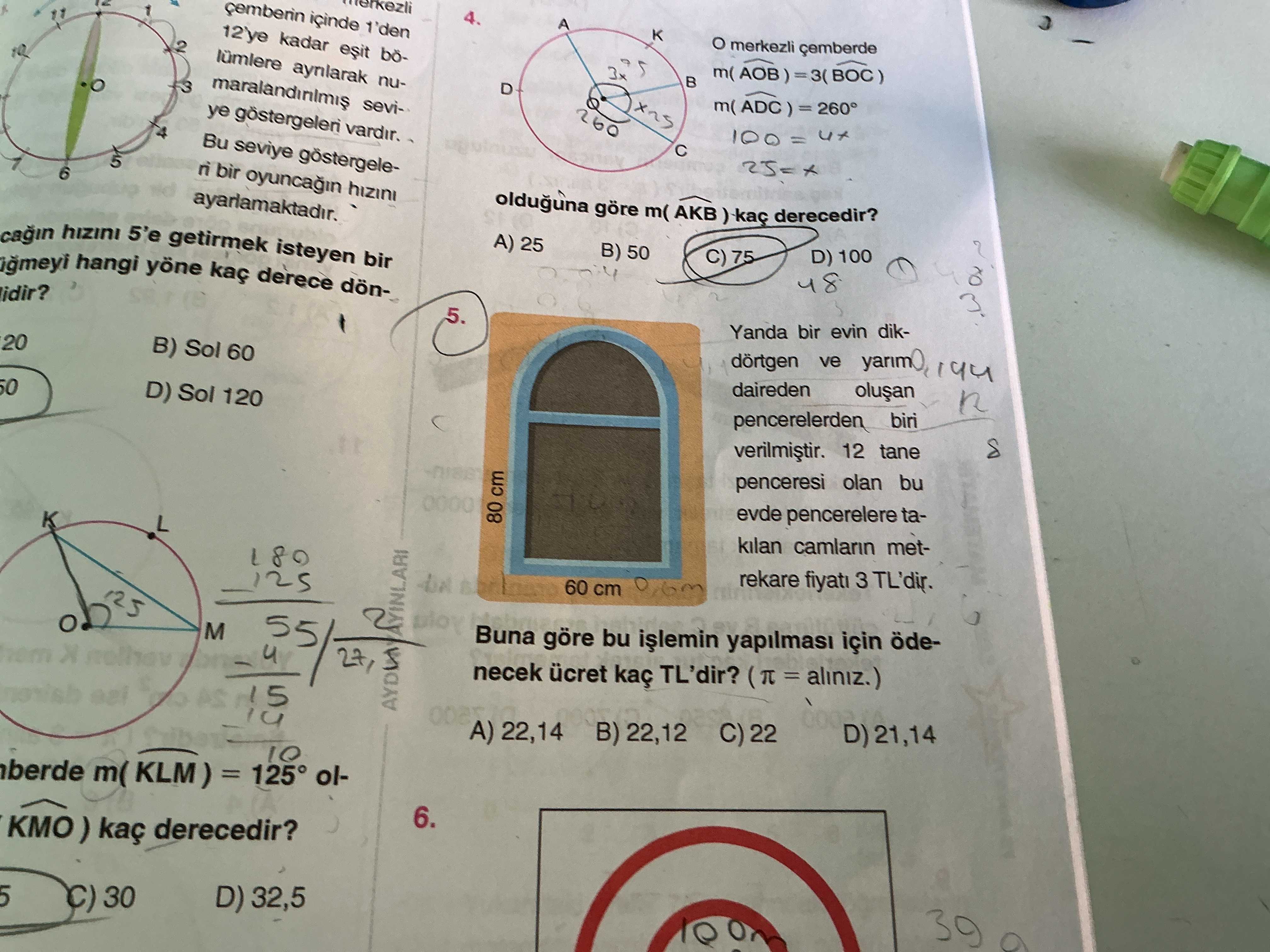 Yanda bir evin dikdörtgen ve yarım daireden oluşan pencerelerden biri verilmiştir. 12 tane penceresi
