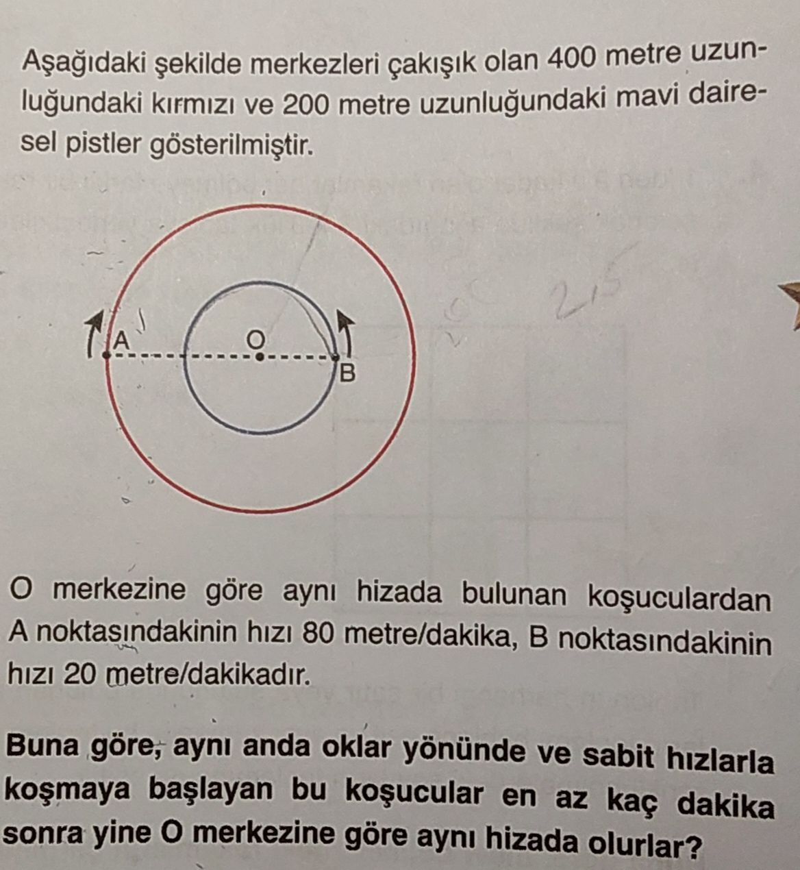 Aşağıdaki şekilde merkezleri çakışık olan 400 metre uzunluğundaki kırmızı ve 200 metre uzunluğundaki
