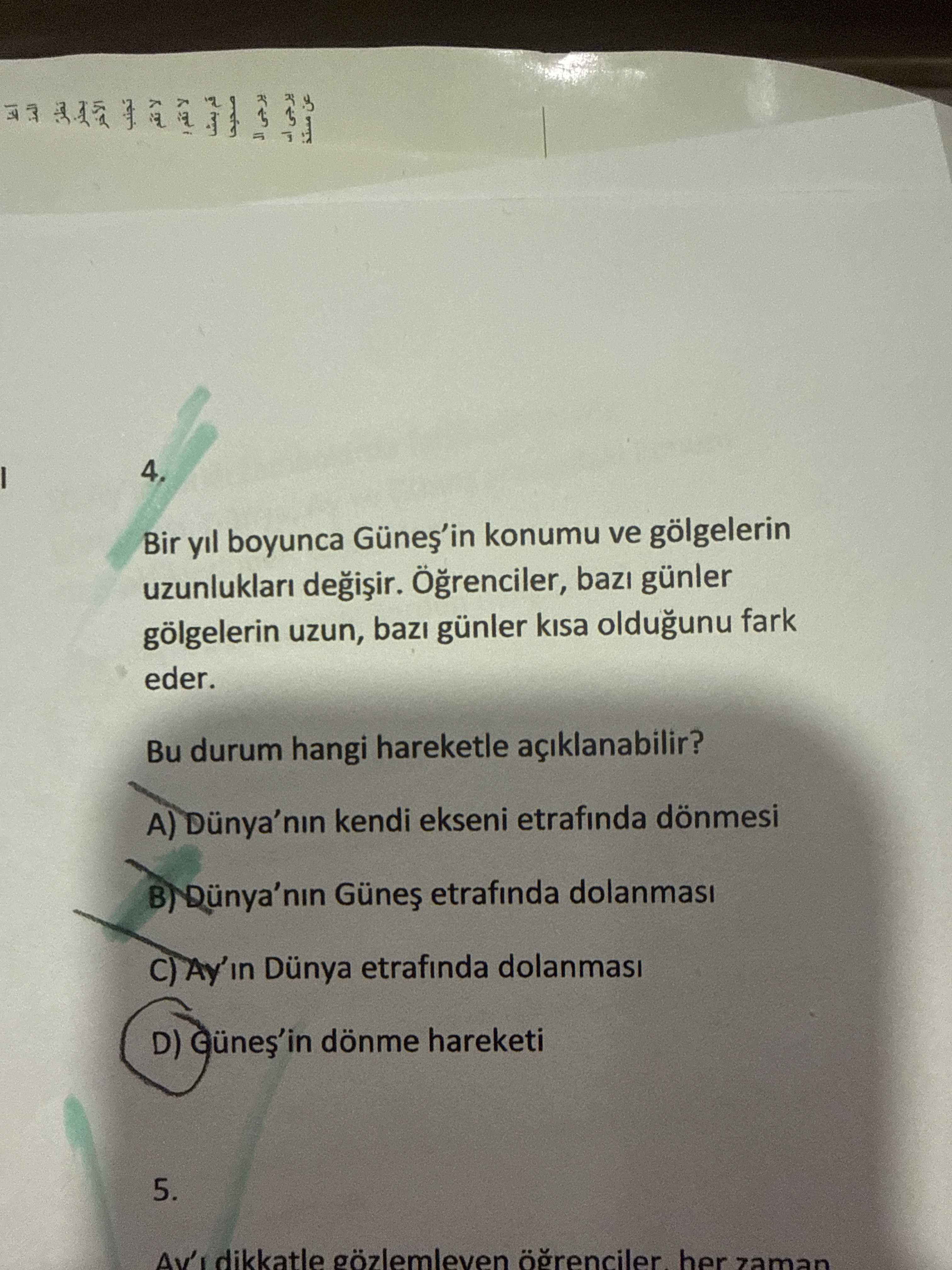 Bir yıl boyunca Güneş'in konumu ve gölgelerin uzunlukları değişir. Öğrenciler, bazı günler