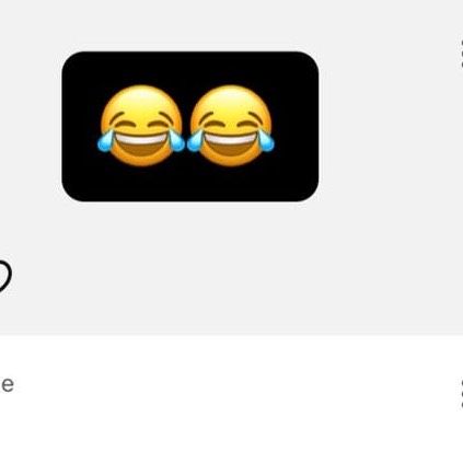 Görselde sadece iki adet gülen emoji bulunmaktadır. Biyoloji dersi sorusu metni görünmemektedir.