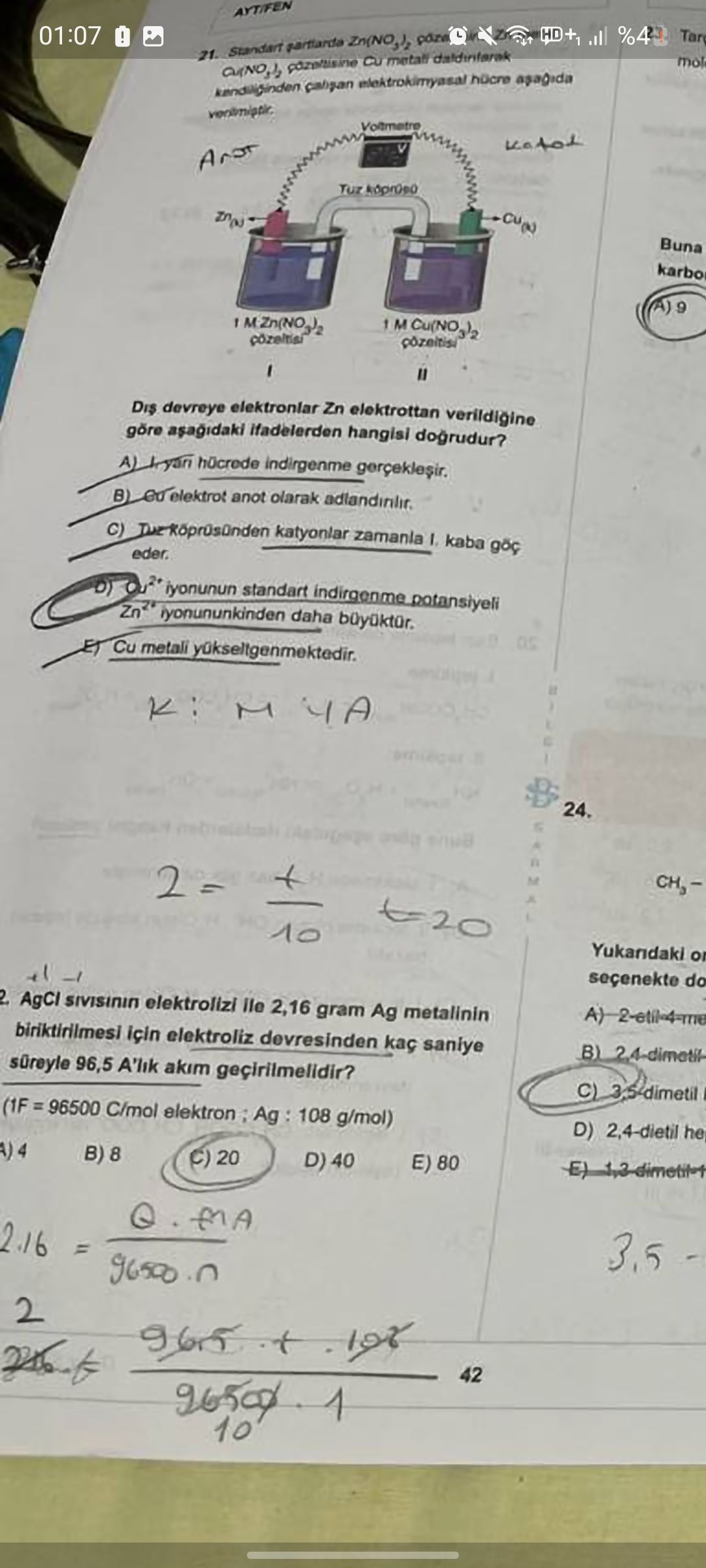 Standart şartlarda Zn(NO₃)₂ çözeltisine Cu(NO₃)₂ çözeltisine Cu metali daldırılarak kendiliğinden