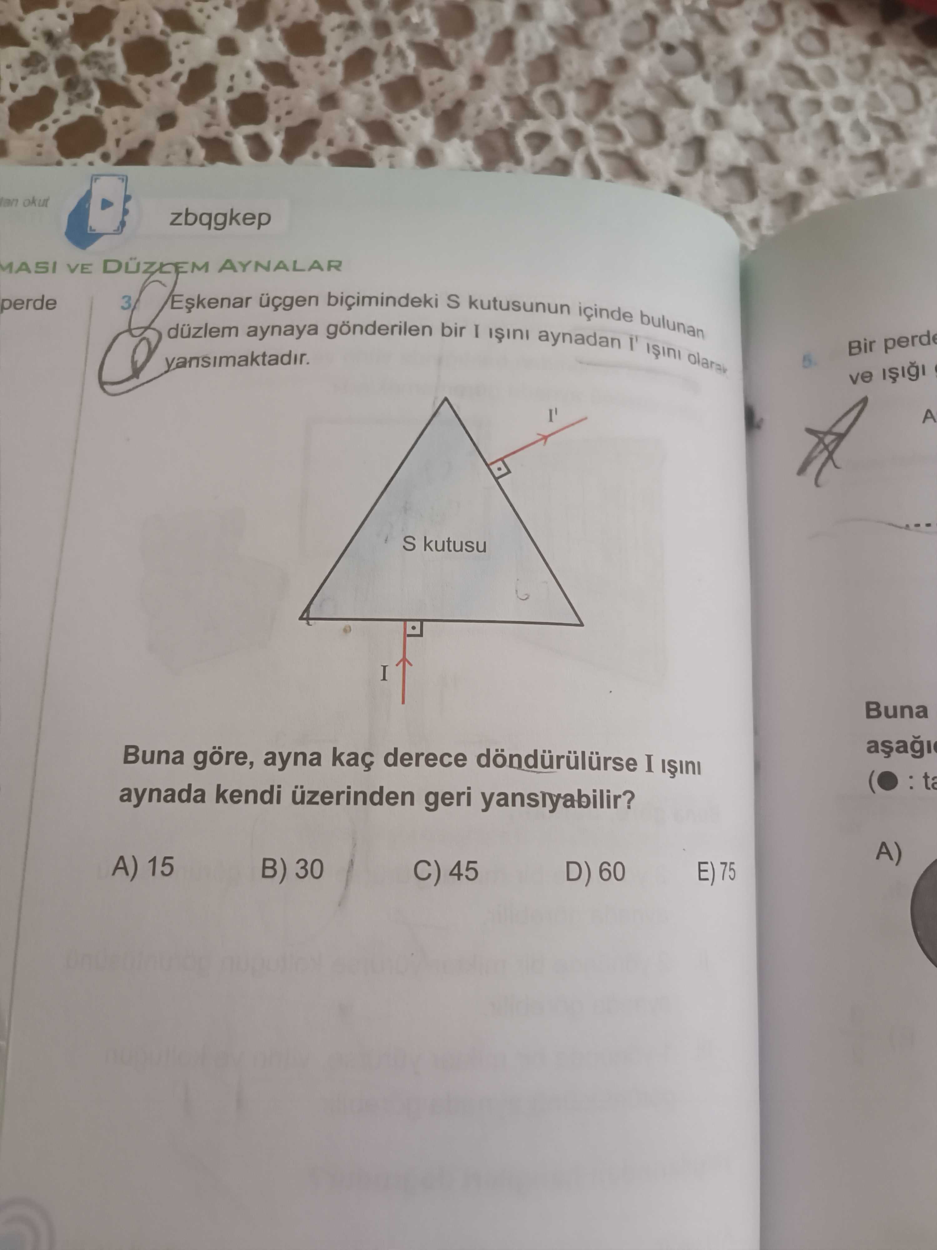 Eşkenar üçgen biçimindeki S kutusunun içinde bulunan düzlem aynaya gönderilen bir I ışını aynadan I'