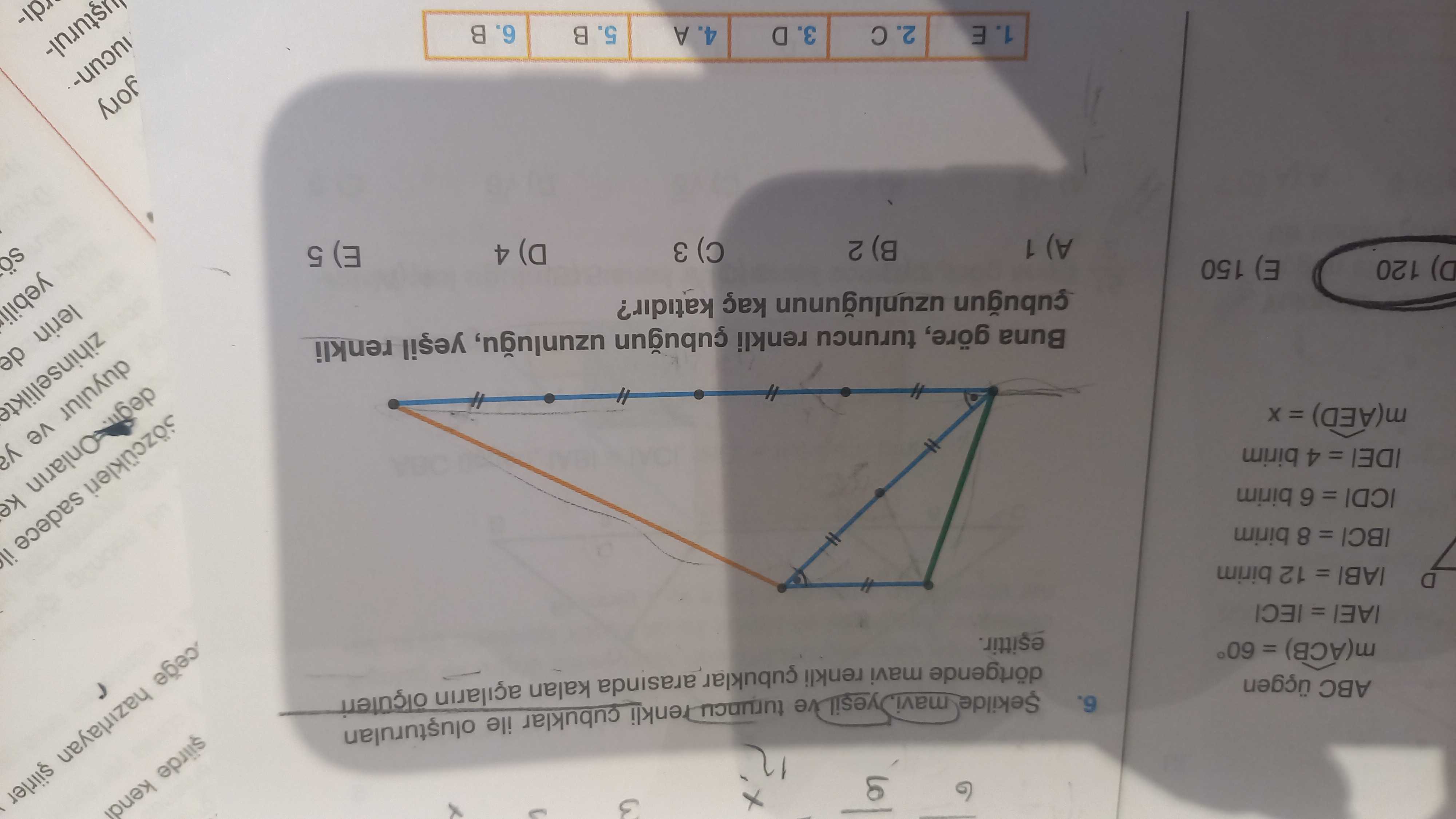 Şekilde mavi, yeşil ve turuncu renkli çubuklar ile oluşturulan dörtgende mavi renkli çubuklar