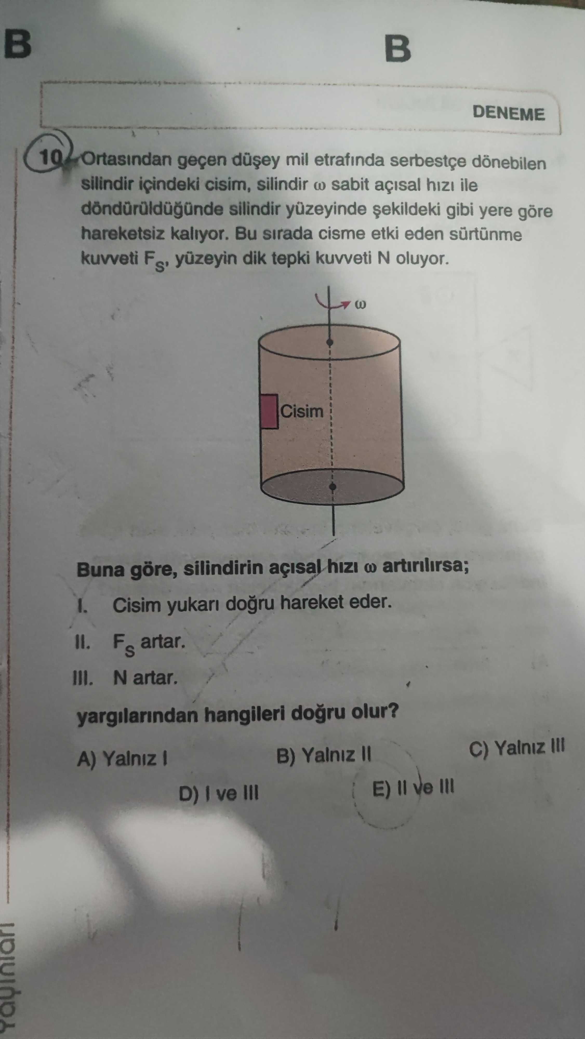 Ortasından geçen düşey mil etrafında serbestçe dönebilen silindir içindeki cisim, silindir ω sabit