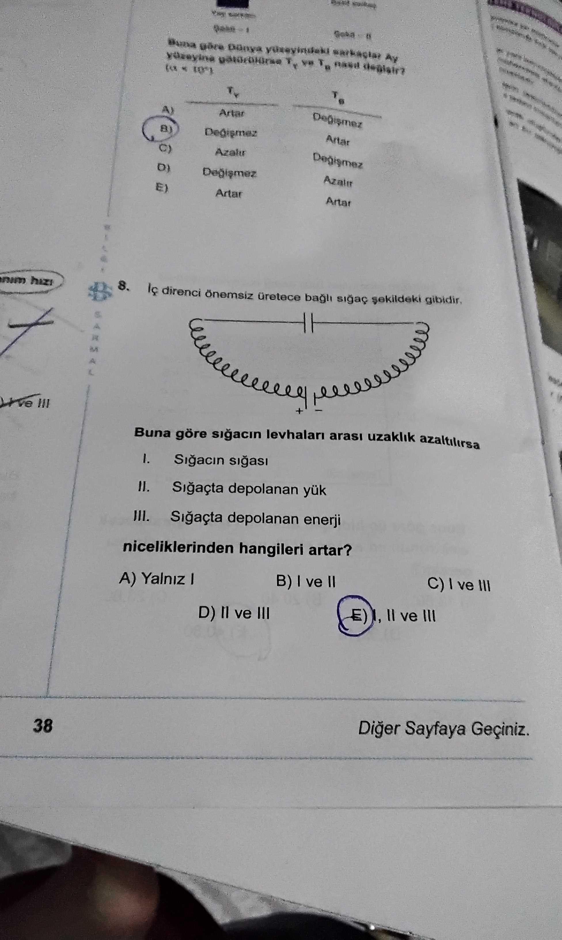 İç direnci önemsiz üretece bağlı sığaç şekildeki gibidir. Buna göre sığacın levhaları arası uzaklık