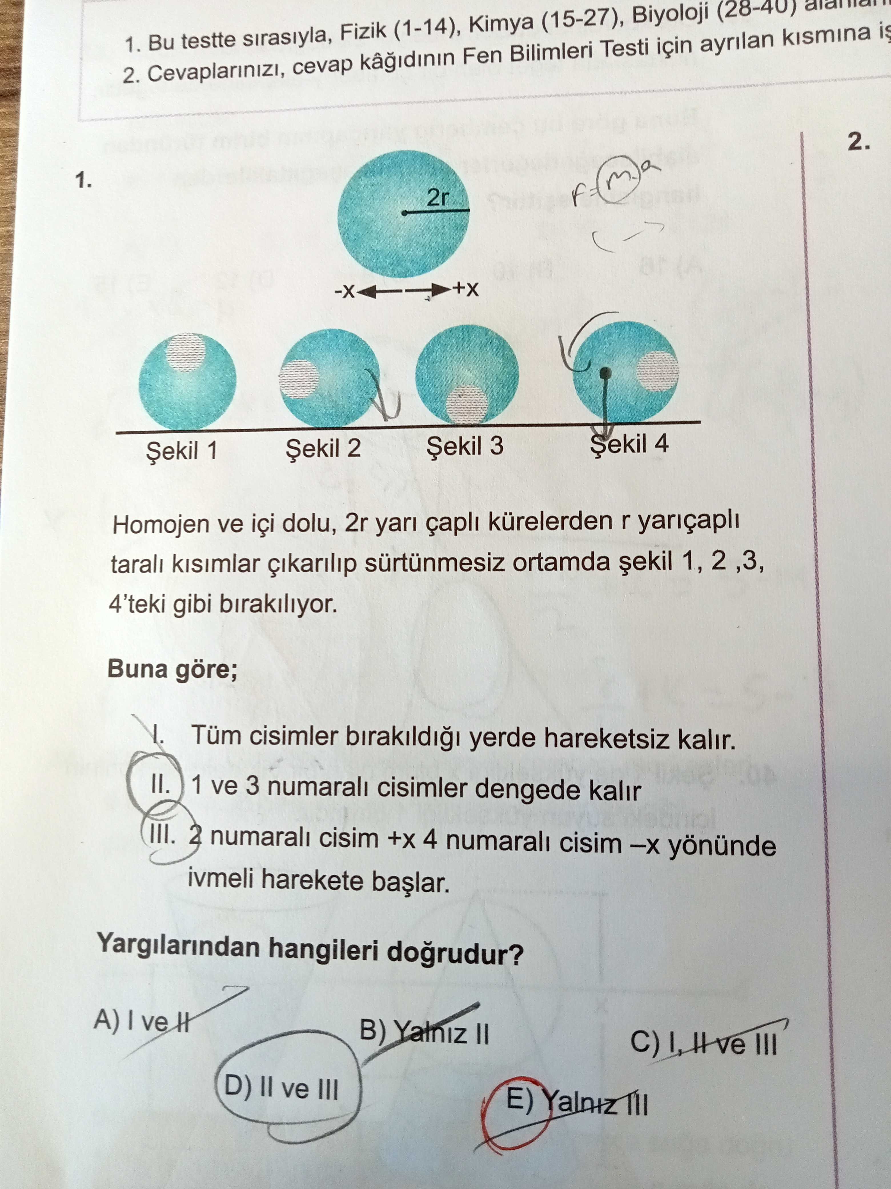Homojen ve içi dolu, 2r yarı çaplı kürelerden r yarıçaplı taralı kısımlar çıkarılıp sürtünmesiz