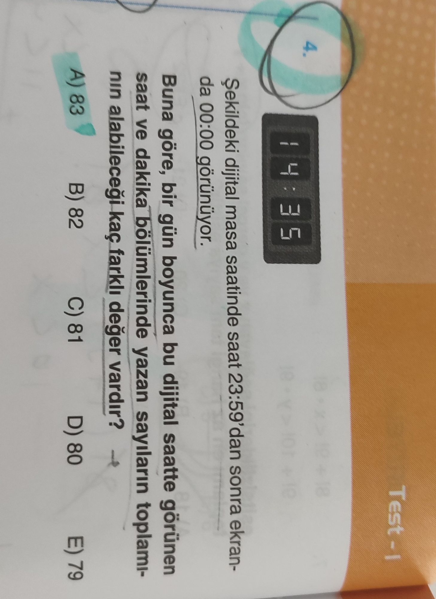 Şekildeki dijital masa saatinde saat 23:59'dan sonra ekranda 00:00 görünüyor. Buna göre, bir gün