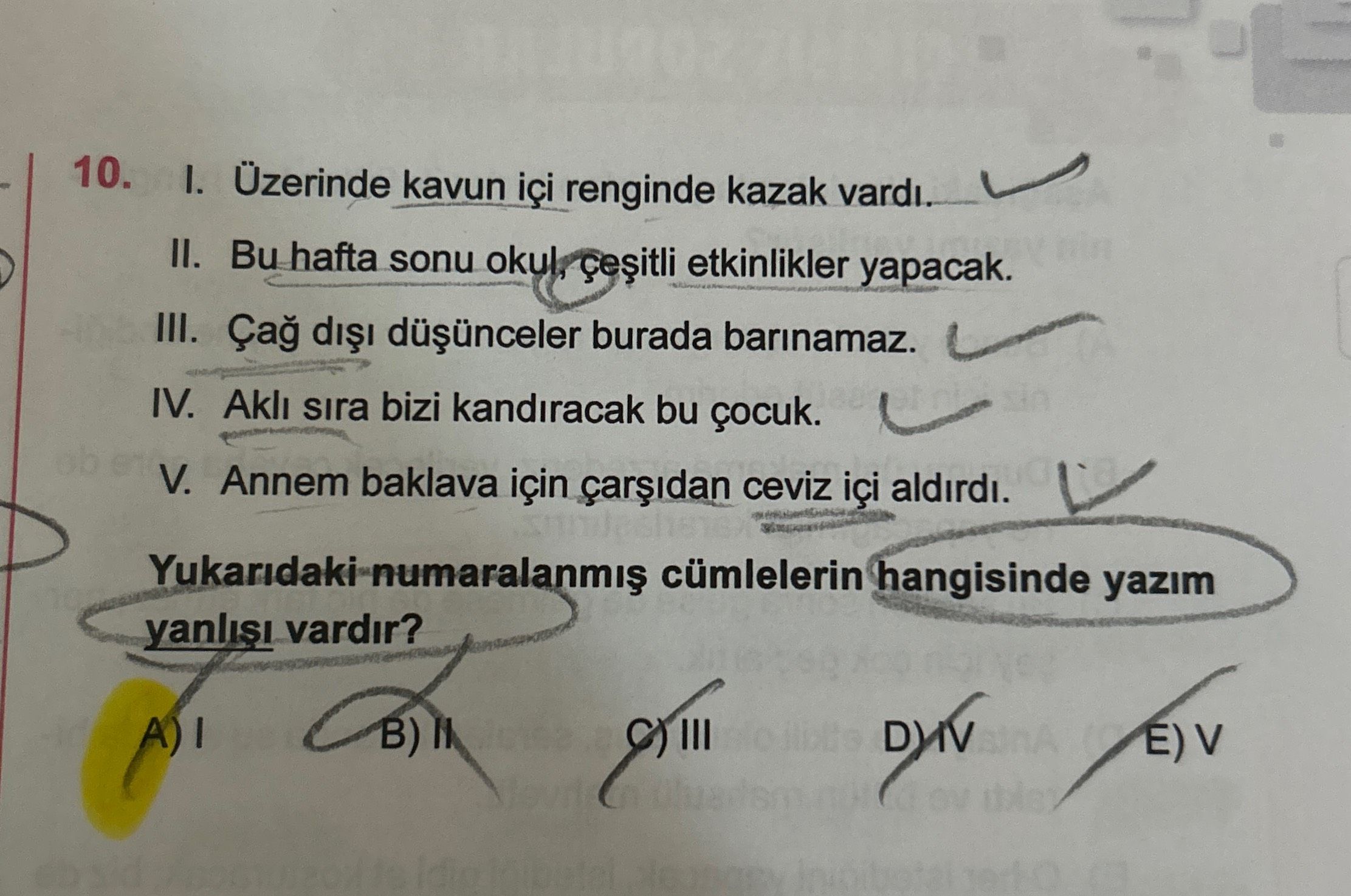 I. Üzerinde kavun içi renginde kazak vardı. II. Bu hafta sonu okul, çeşitli etkinlikler yapacak