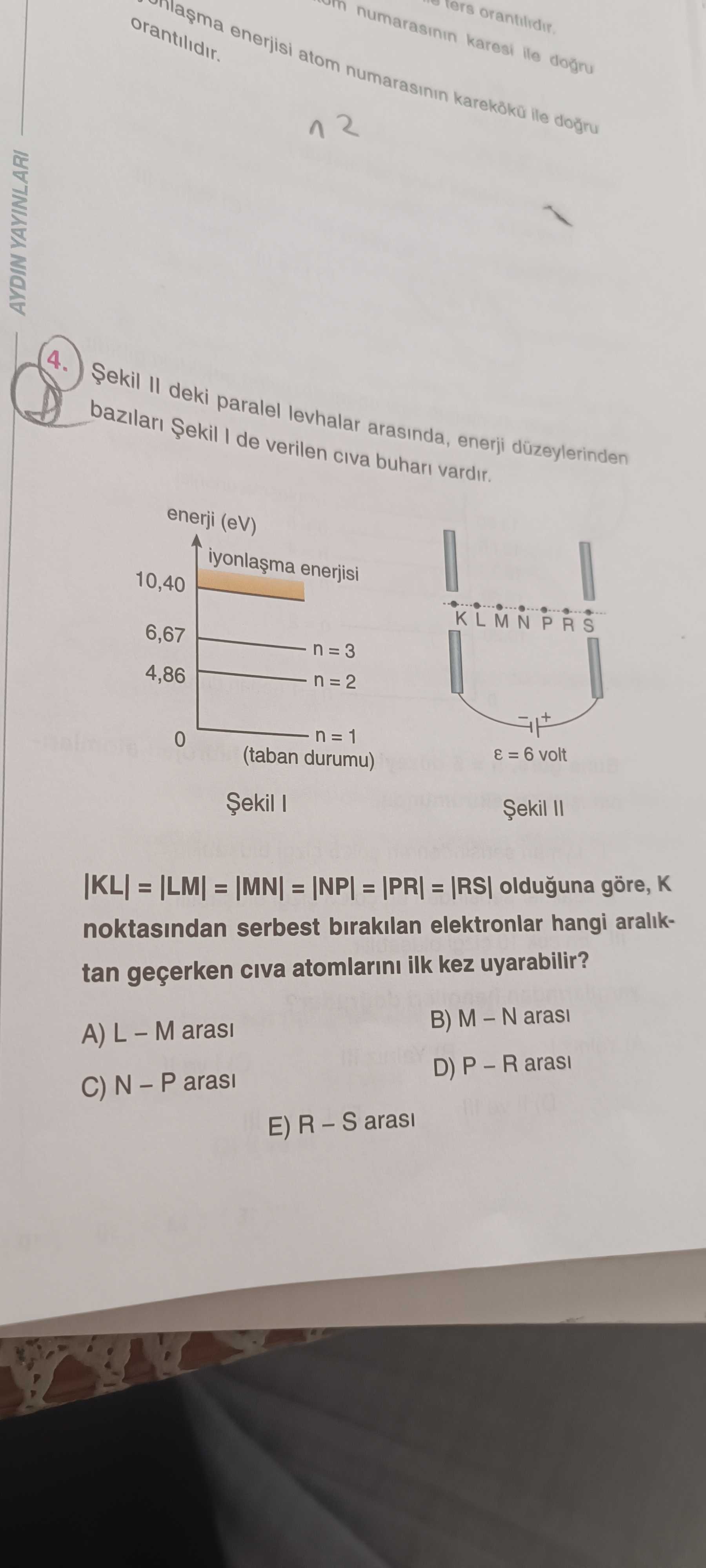 Şekil II deki paralel levhalar arasında, enerji düzeylerinden bazıları Şekil I de verilen cıva