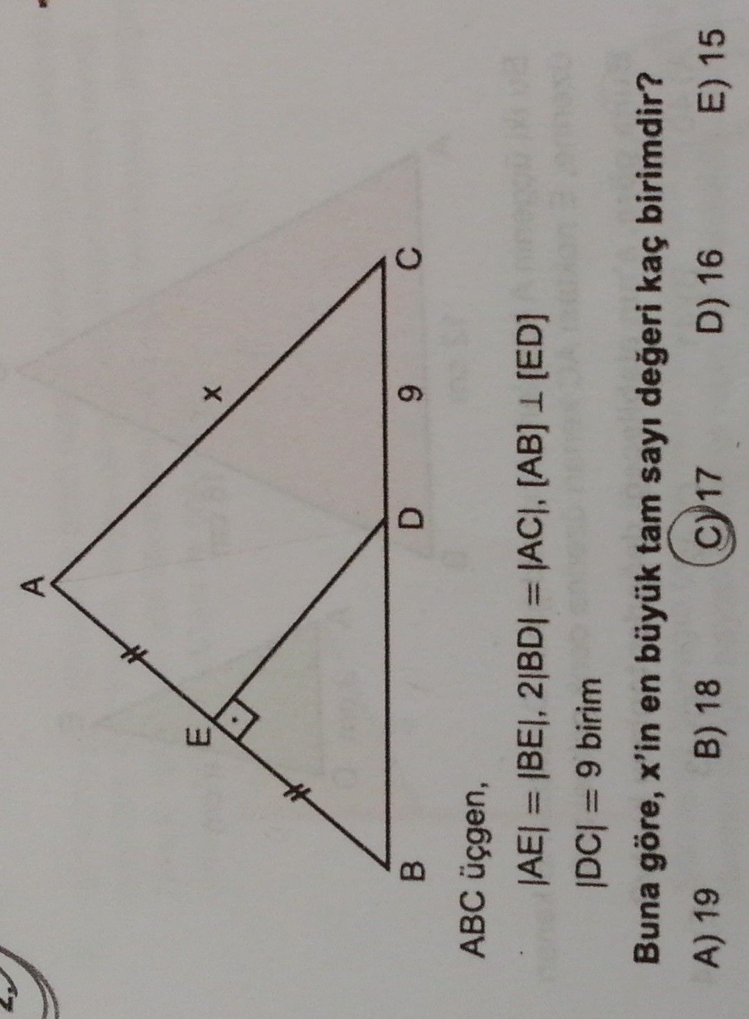 ABC üçgen, |AE| = |BE|, 2|BD| = |AC|, [AB] ⊥ [ED] |DC| = 9 birim Buna göre, x'in en büyük tam sayı