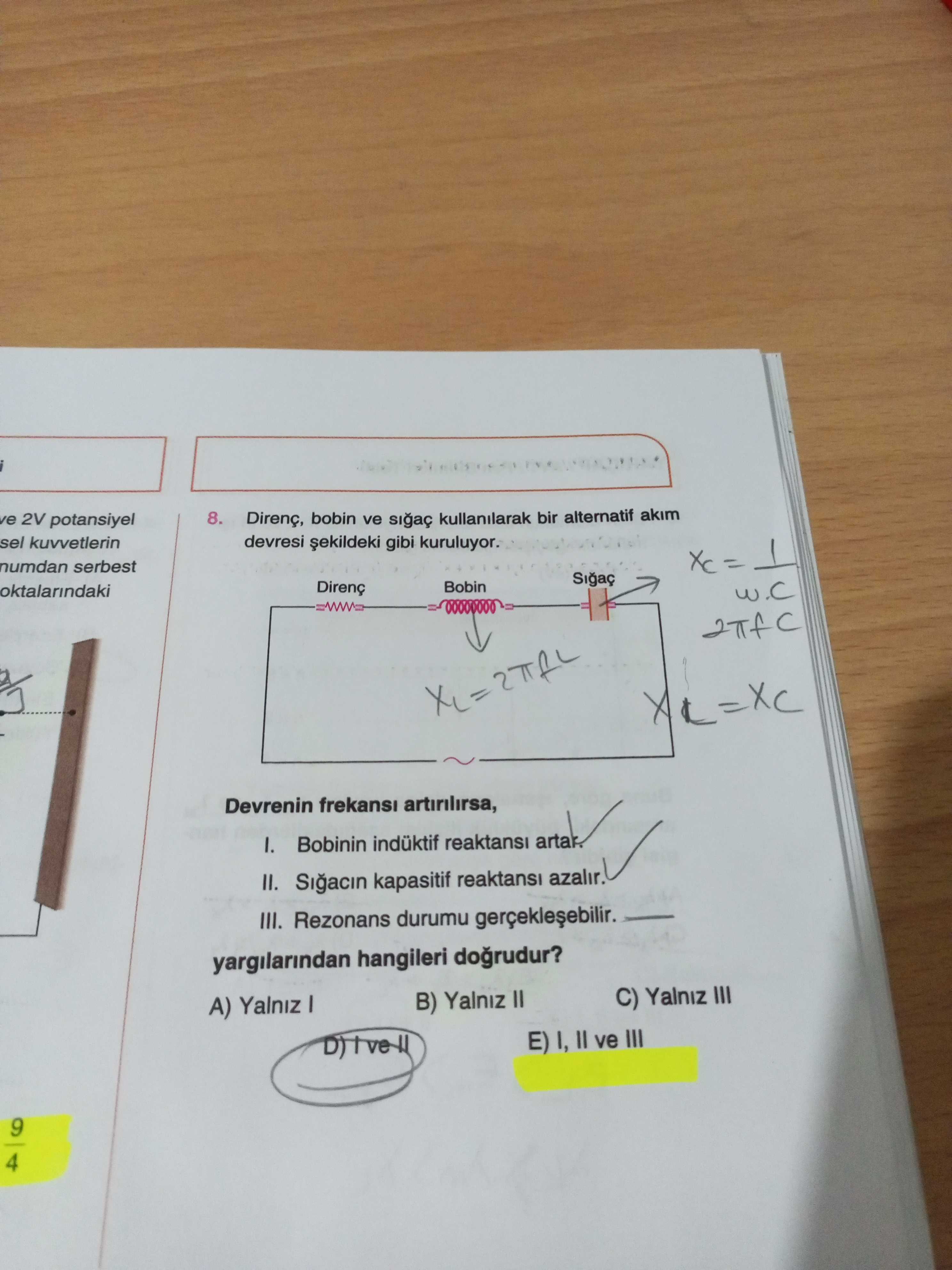 Direnç, bobin ve sığaç kullanılarak bir alternatif akım devresi şekildeki gibi kuruluyor. Devrenin