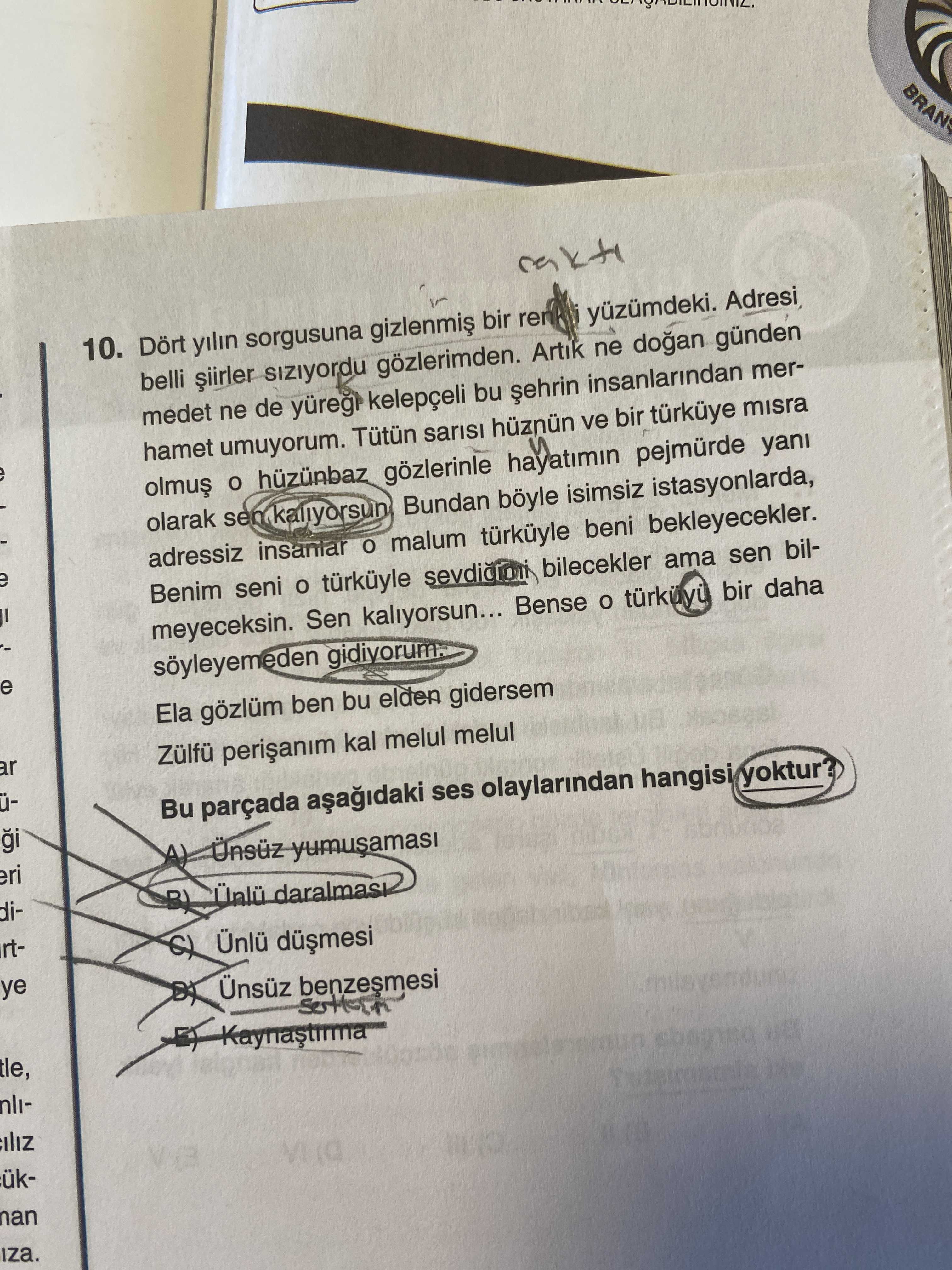 Dört yılın sorgusuna gizlenmiş bir renk yüzümdeki. Adresi belli şiirler sızıyordu gözlerimden. Artık