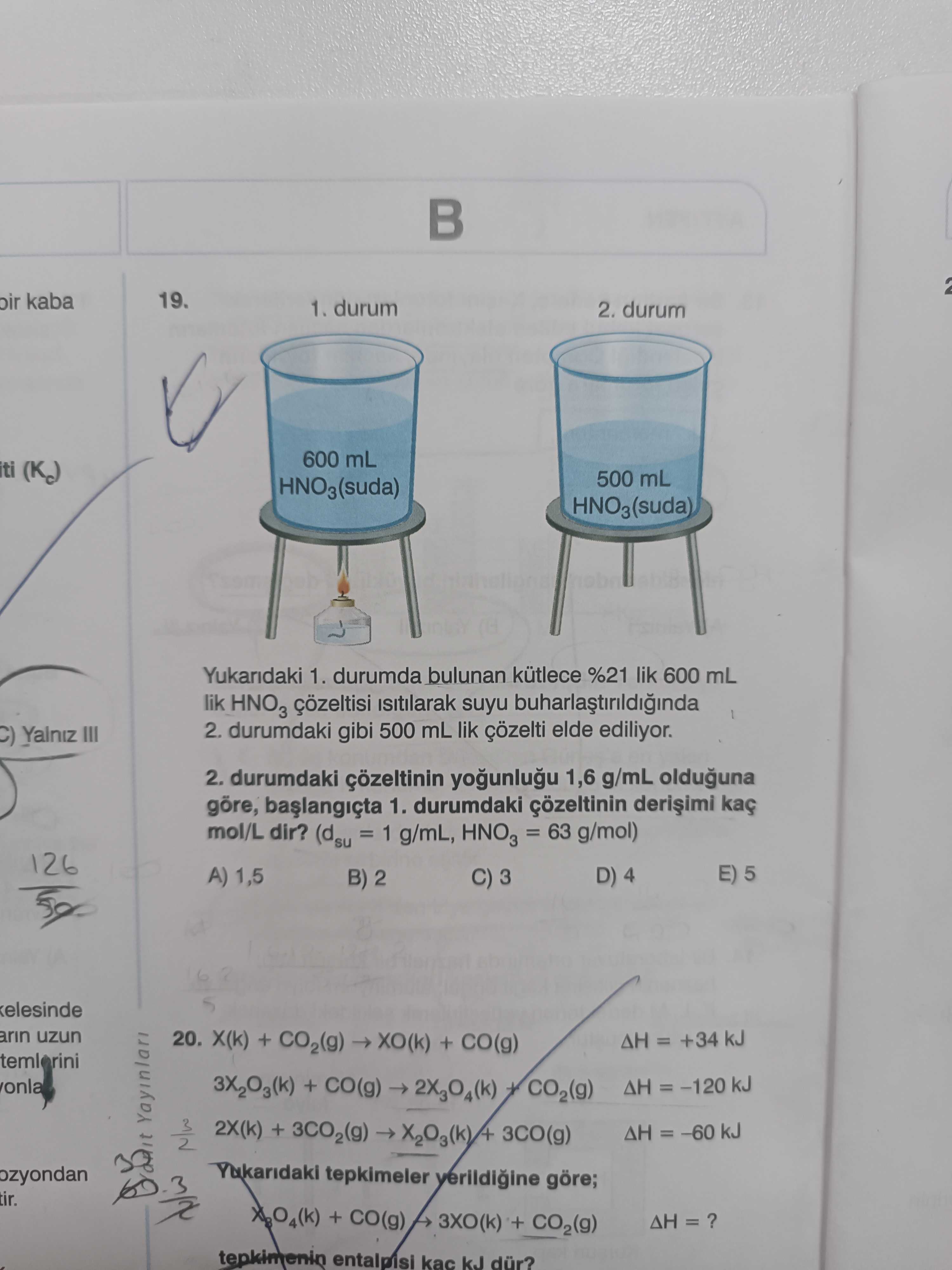 Yukarıdaki 1. durumda bulunan kütlece %21 lik 600 mL lik HNO₃ çözeltisi ısıtılarak suyu