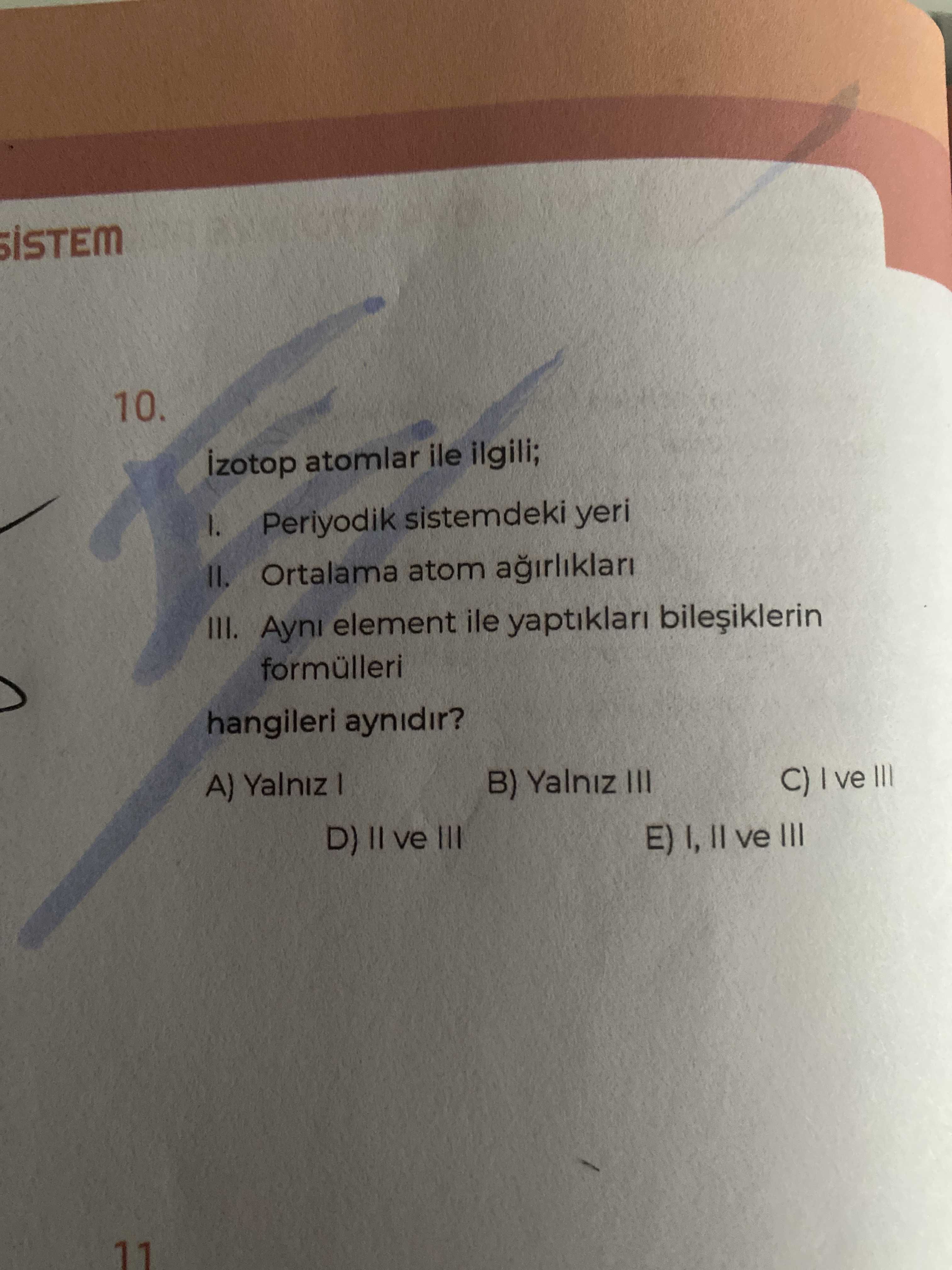 İzotop atomlar ile ilgili; I. Periyodik sistemdeki yeri II. Ortalama atom ağırlıkları III. Aynı
