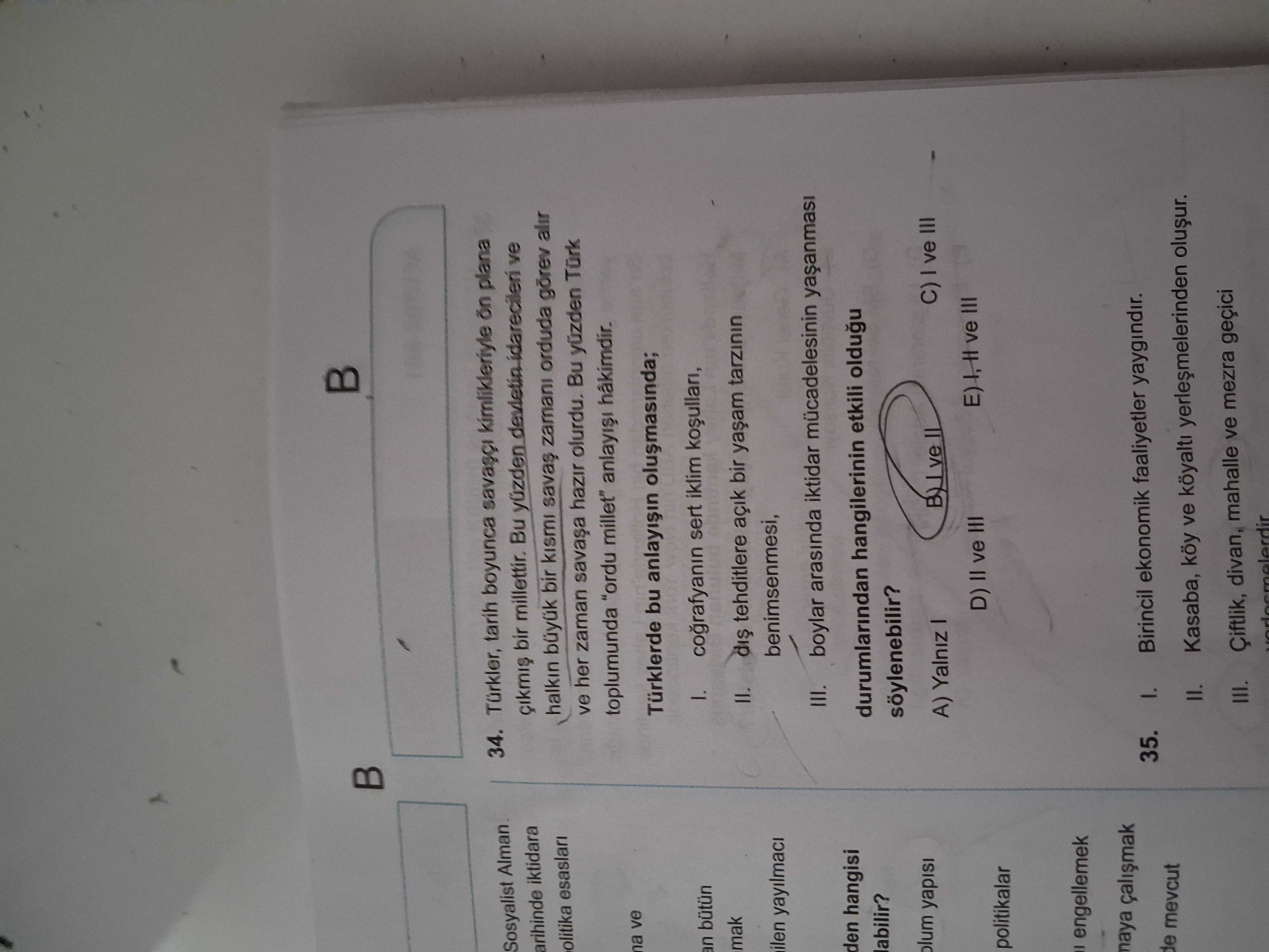 Türkler, tarih boyunca savaşçı kimlikleriyle ön plana çıkmış bir millettir. Bu yüzden devletin