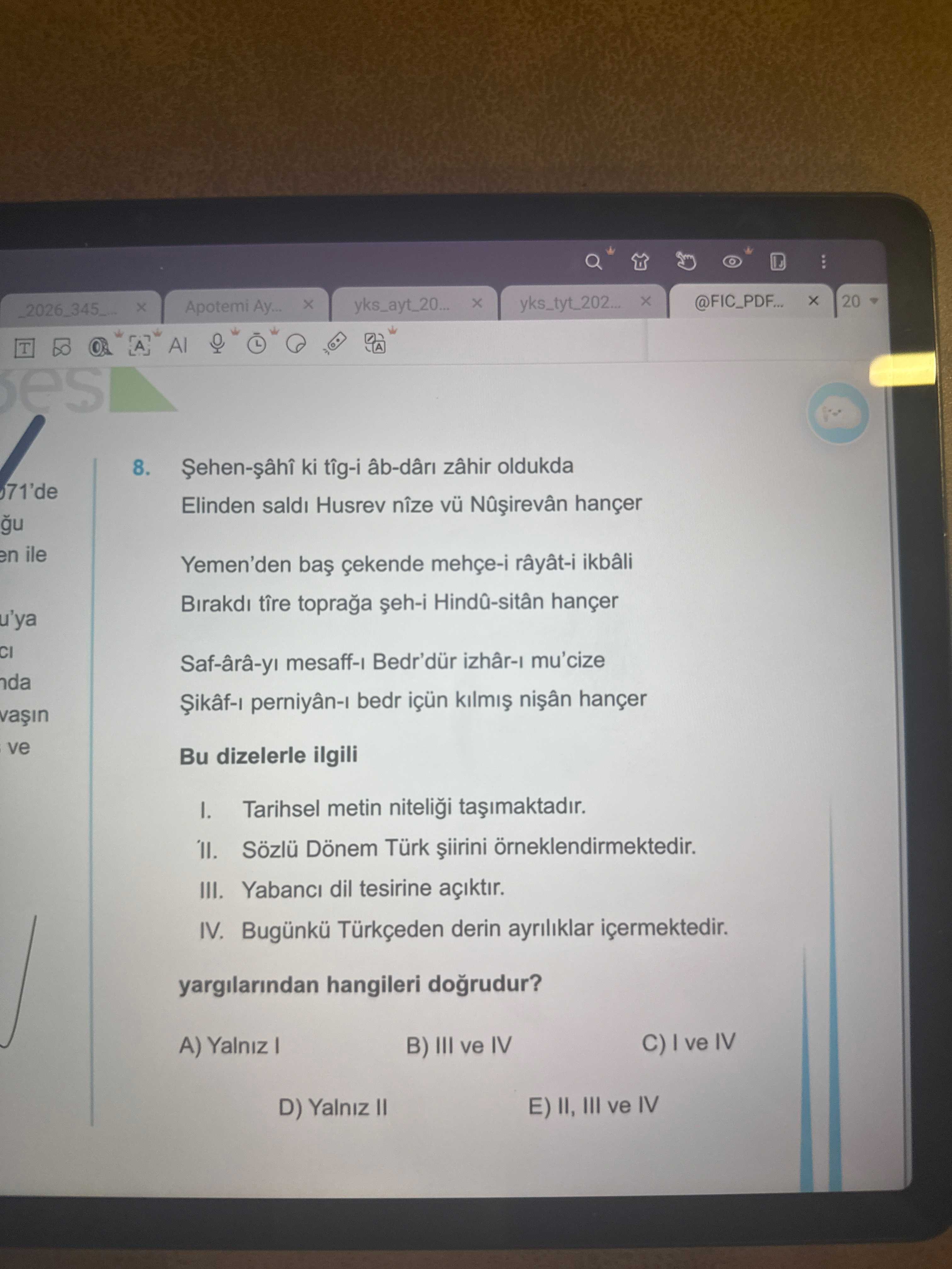 Şehen-şâhî ki tîg-i âb-dârı zâhir oldukda Elinden saldı Husrev nîze vü Nûşirevân hançer Yemen'den