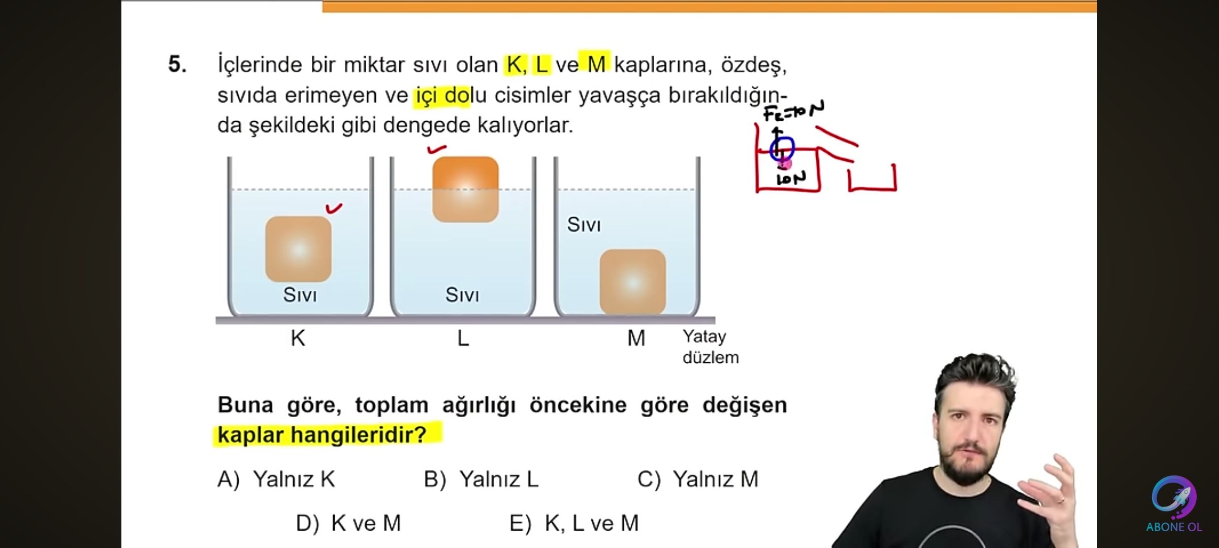 İçlerinde bir miktar sıvı olan K, L ve M kaplarına, özdeş, sıvıda erimeyen ve içi dolu cisimler