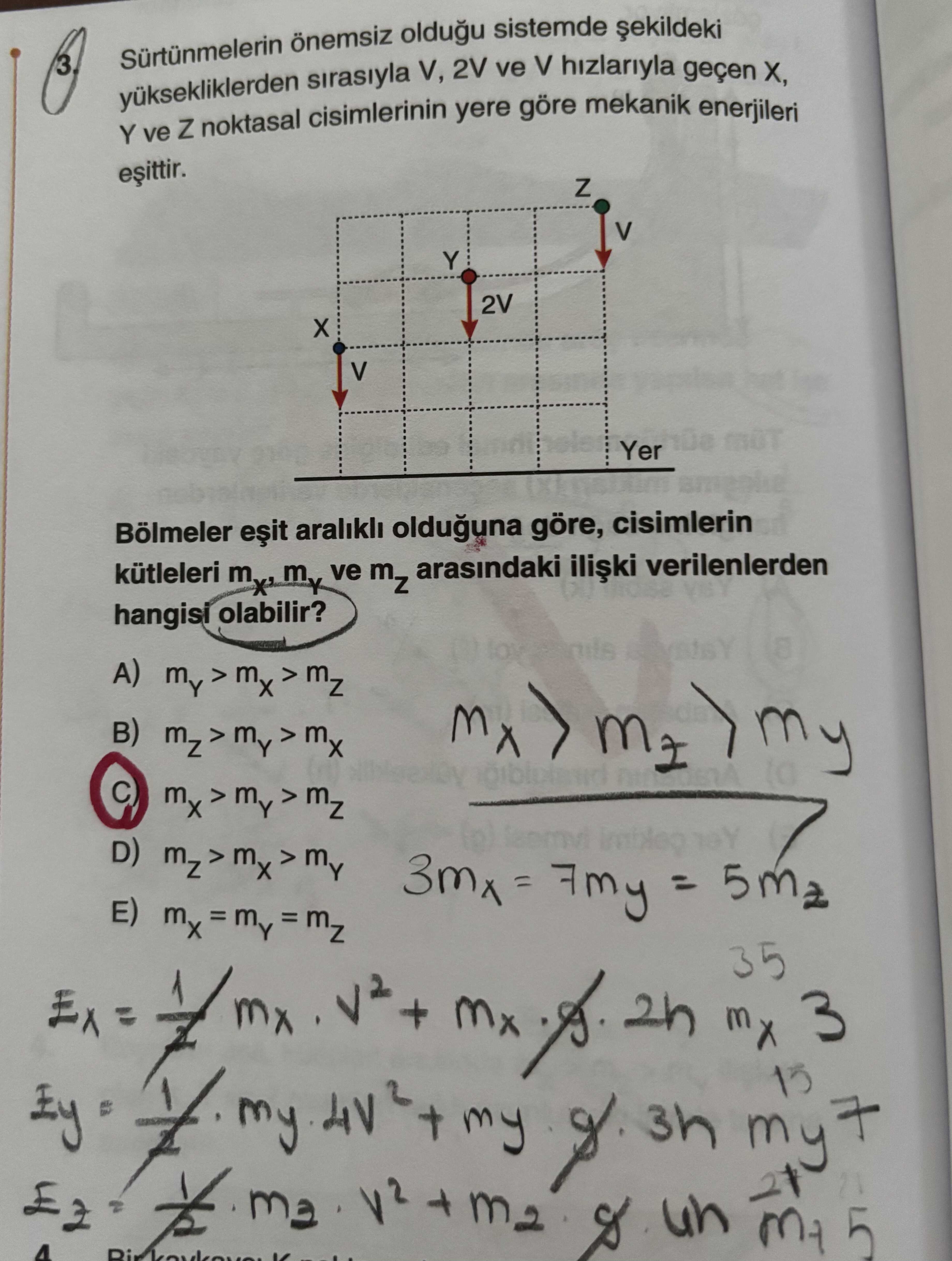 Sürtünmelerin önemsiz olduğu sistemde şekildeki yüksekliklerden sırasıyla V, 2V ve V hızlarıyla