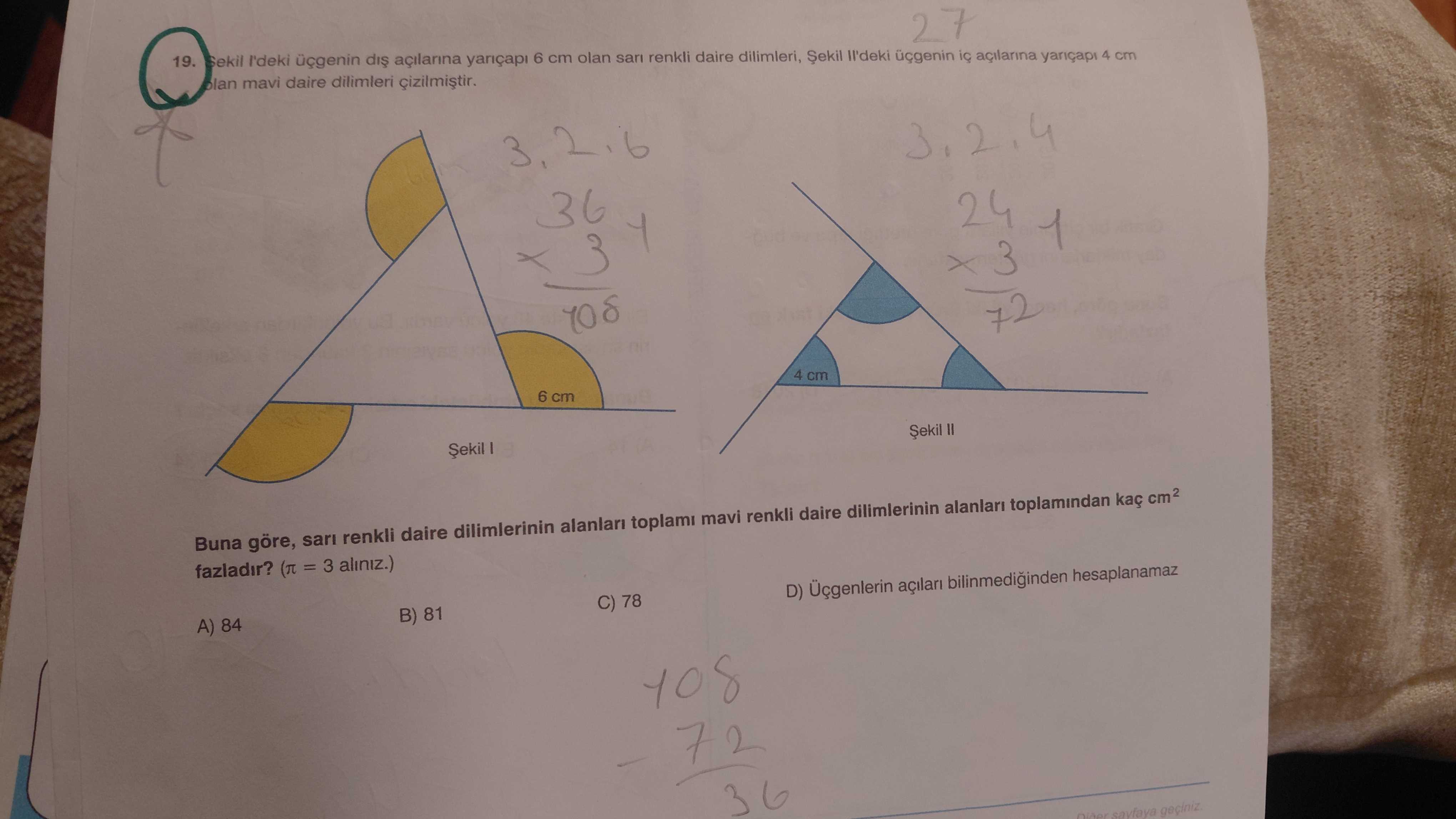 Şekil I'deki üçgenin dış açılarına yarıçapı 6 cm olan sarı renkli daire dilimleri, Şekil II'deki