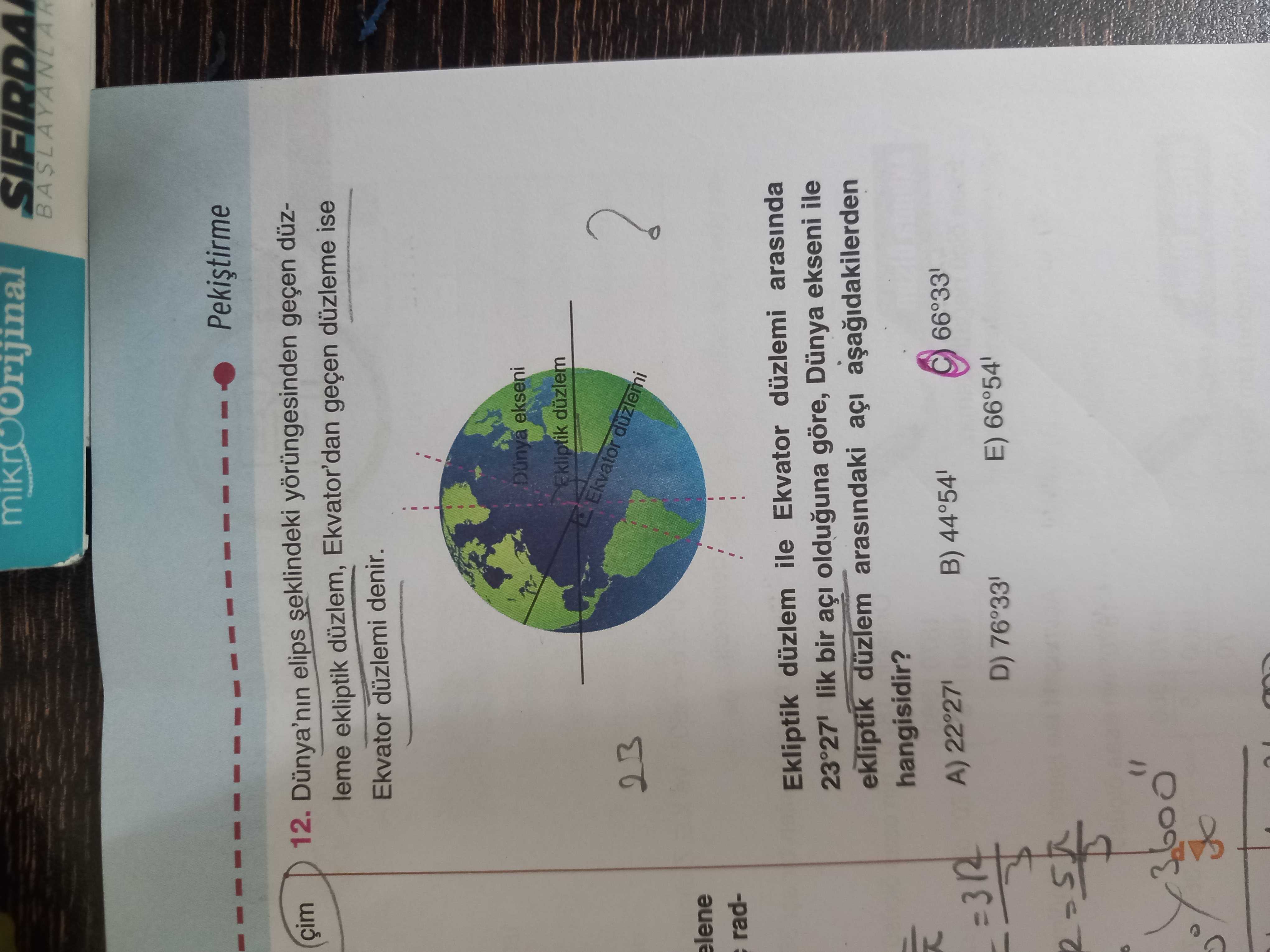 12. Dünya'nın elips şeklindeki yörüngesinden geçen düzleme ekliptik düzlem, Ekvator'dan geçen