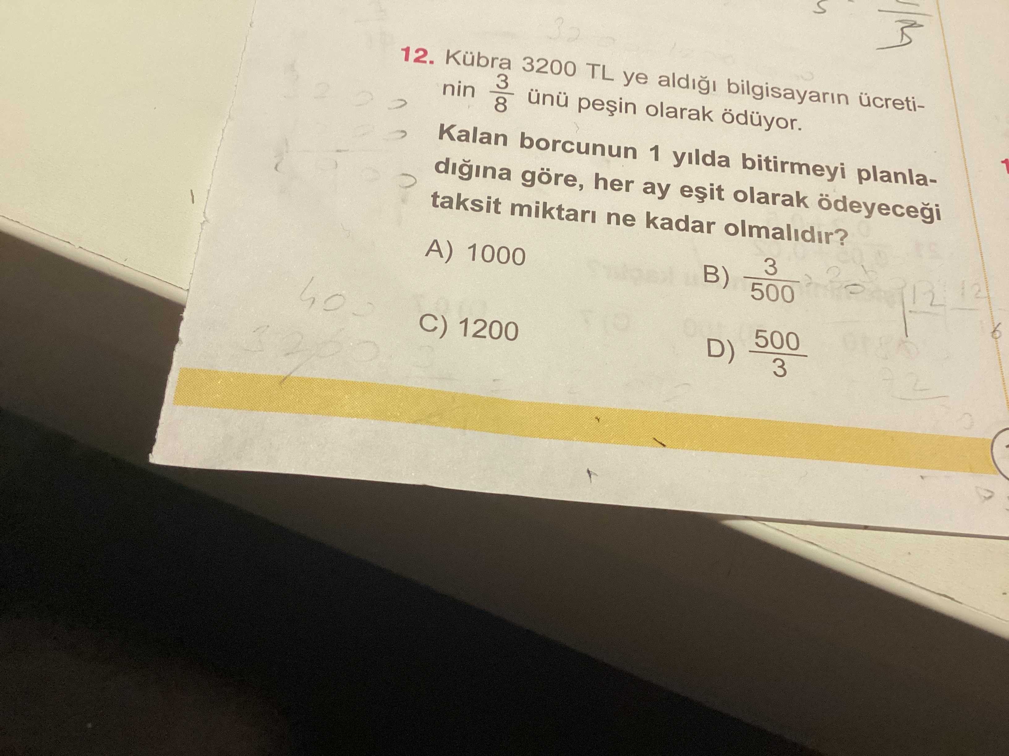 Kübra 3200 TL ye aldığı bilgisayarın ücretinin 3/8 ünü peşin olarak ödüyor. Kalan borcunun 1 yılda