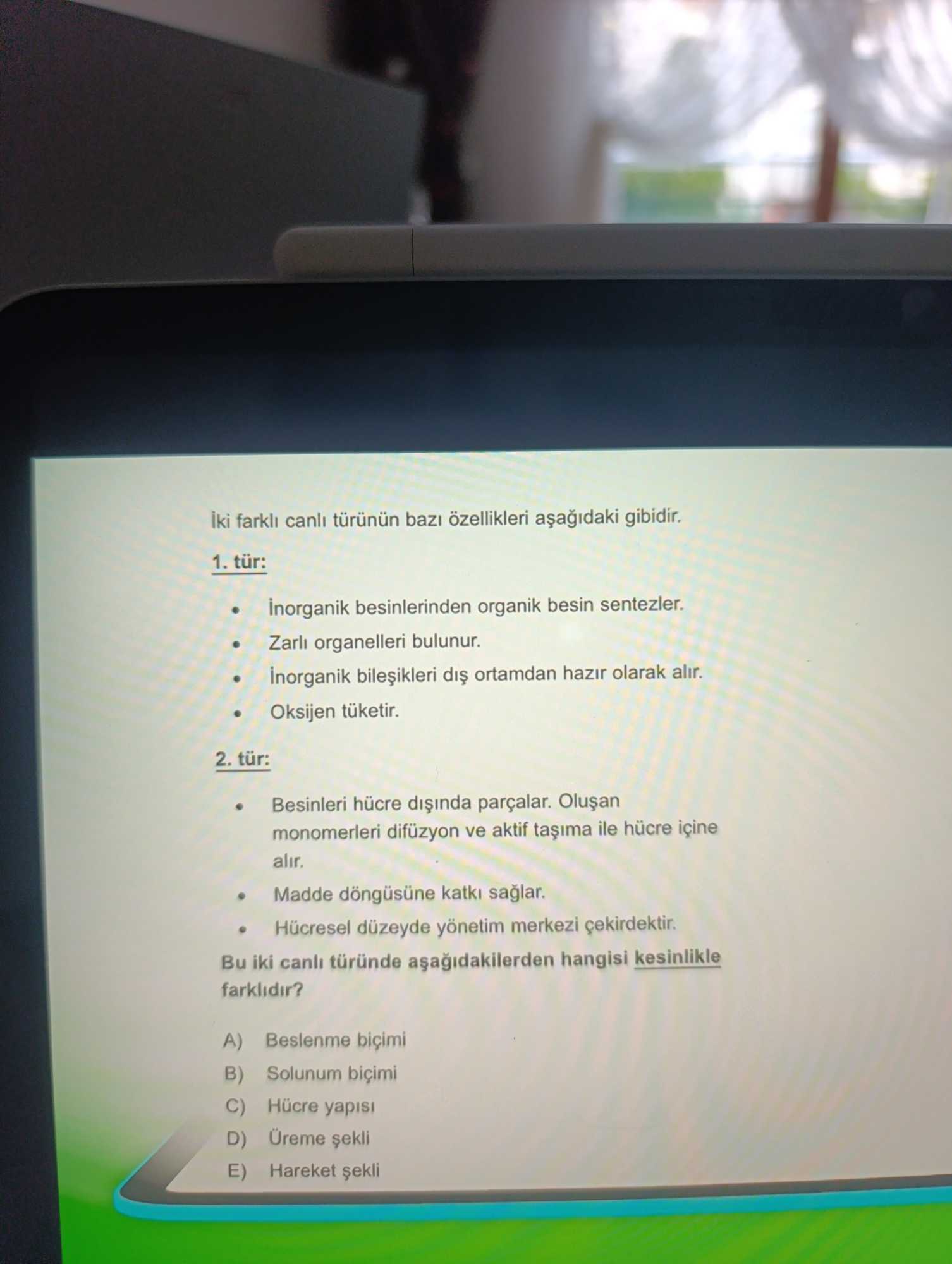 İki farklı canlı türünün bazı özellikleri aşağıdaki gibidir. 1. tür: • İnorganik besinlerinden