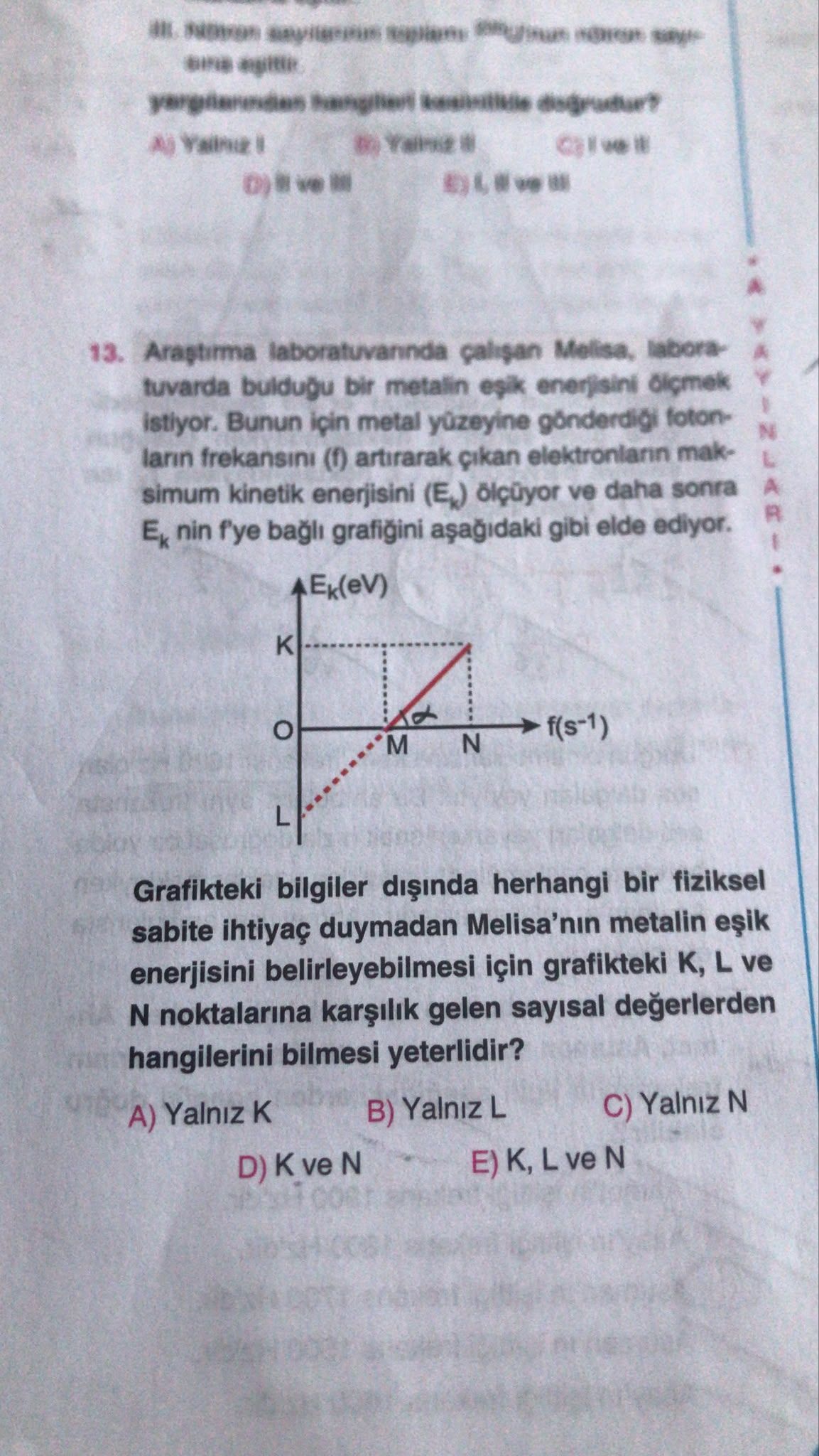 Araştırma laboratuvarında çalışan Melisa, laboratuvarda bulduğu bir metalin eşik enerjisini ölçmek