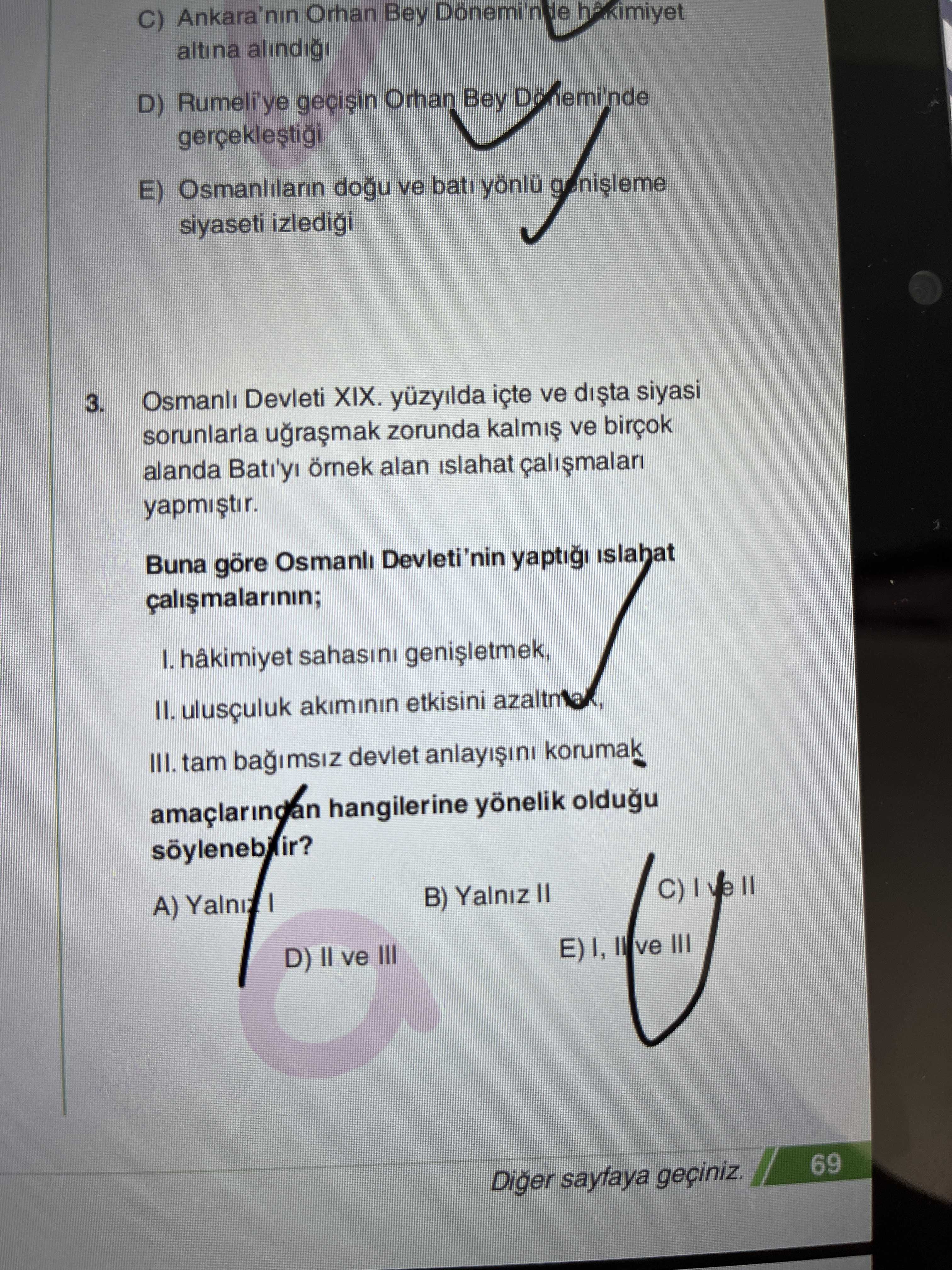 Osmanlı Devleti XIX. yüzyılda içte ve dışta siyasi sorunlarla uğraşmak zorunda kalmış ve birçok