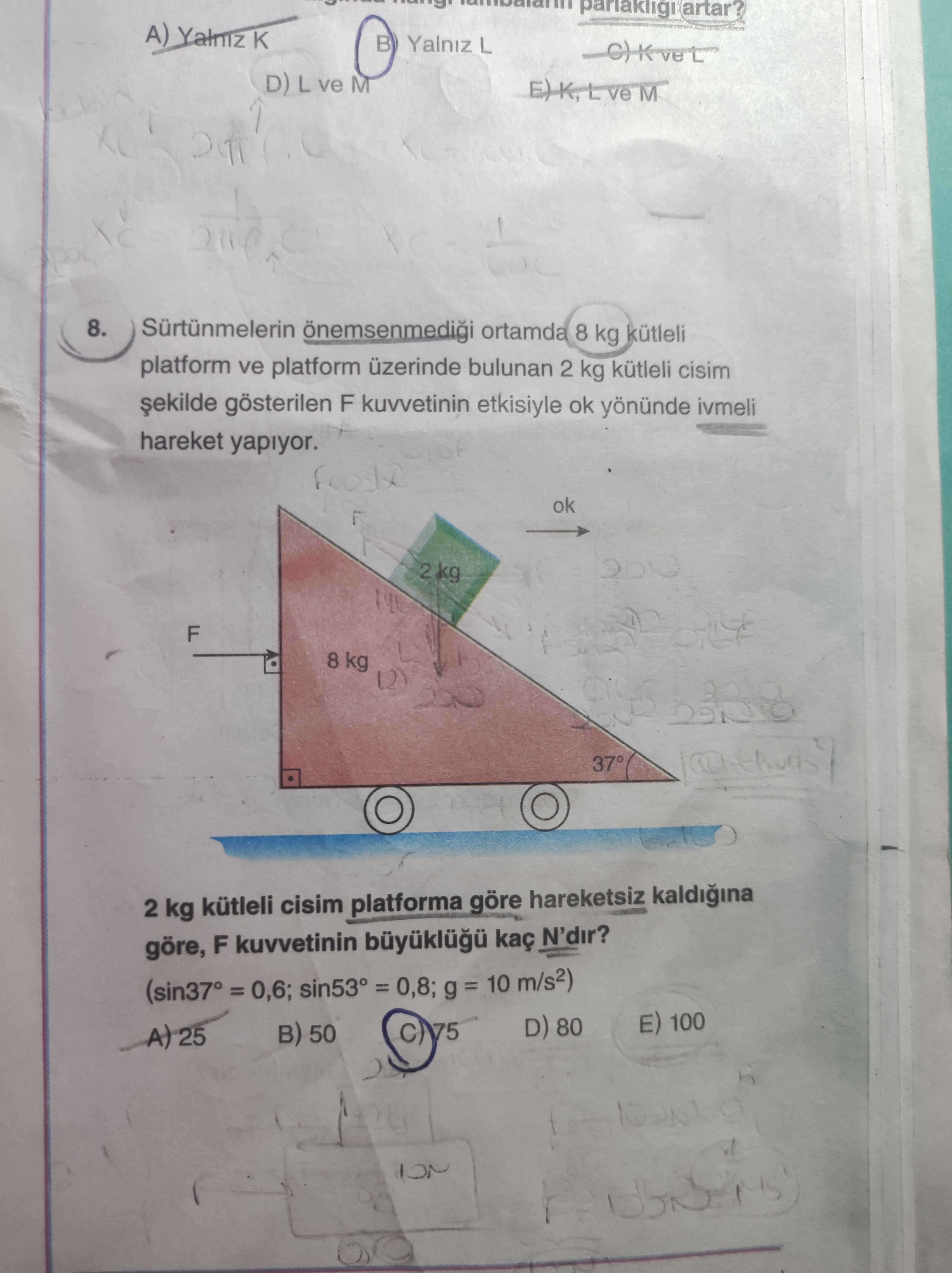 Sürtünmelerin önemsenmediği ortamda 8 kg kütleli platform ve platform üzerinde bulunan 2 kg kütleli