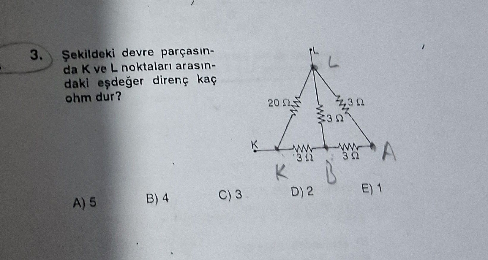 Şekildeki devre parçasında K ve L noktaları arasındaki eşdeğer direnç kaç ohm dur?