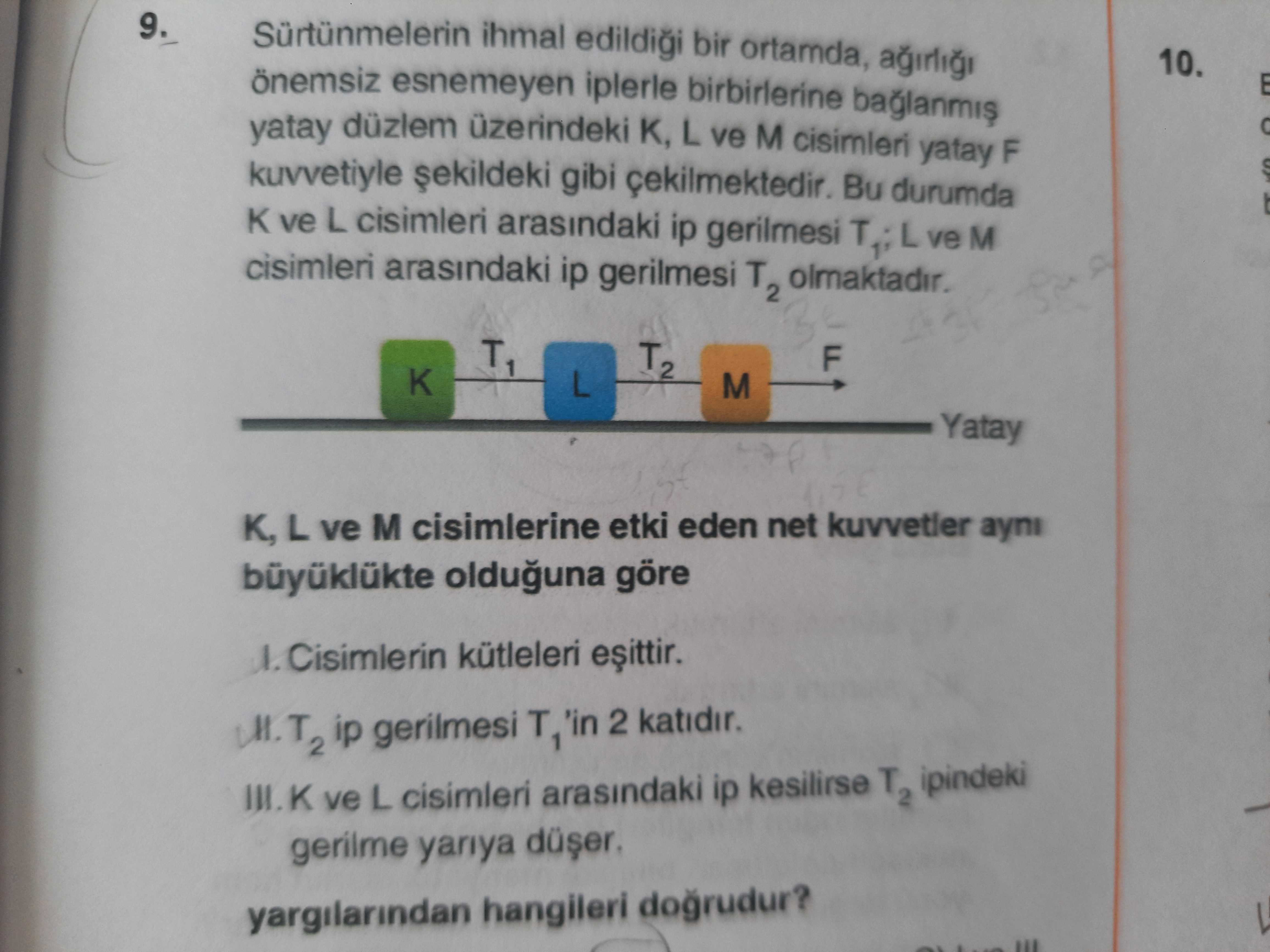 Sürtünmelerin ihmal edildiği bir ortamda, ağırlığı önemsiz esnemeyen iplerle birbirlerine bağlanmış