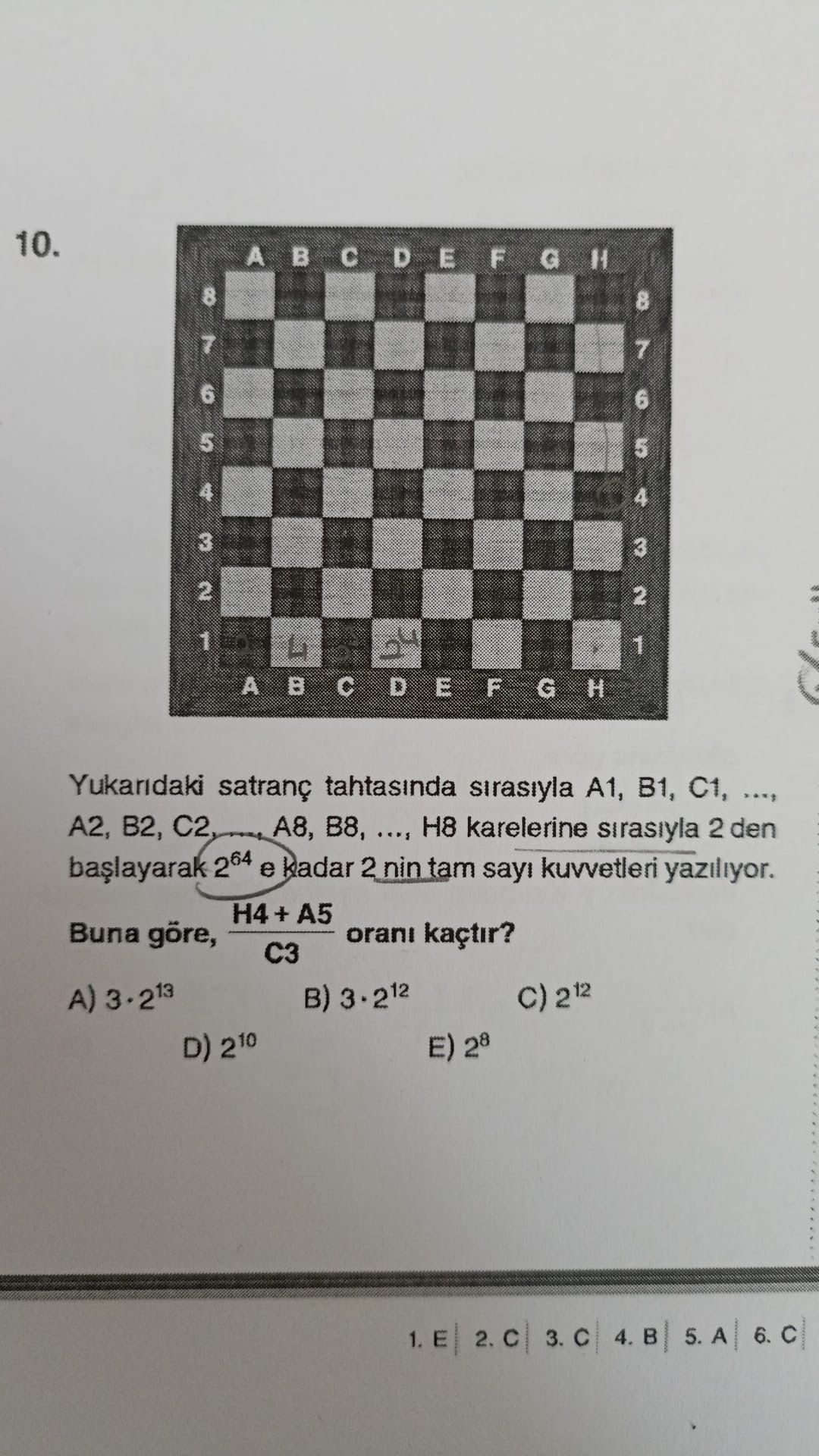 Yukarıdaki satranç tahtasında sırasıyla A1, B1, C1, ..., A2, B2, C2, ..., A8, B8, ..., H8 karelerine