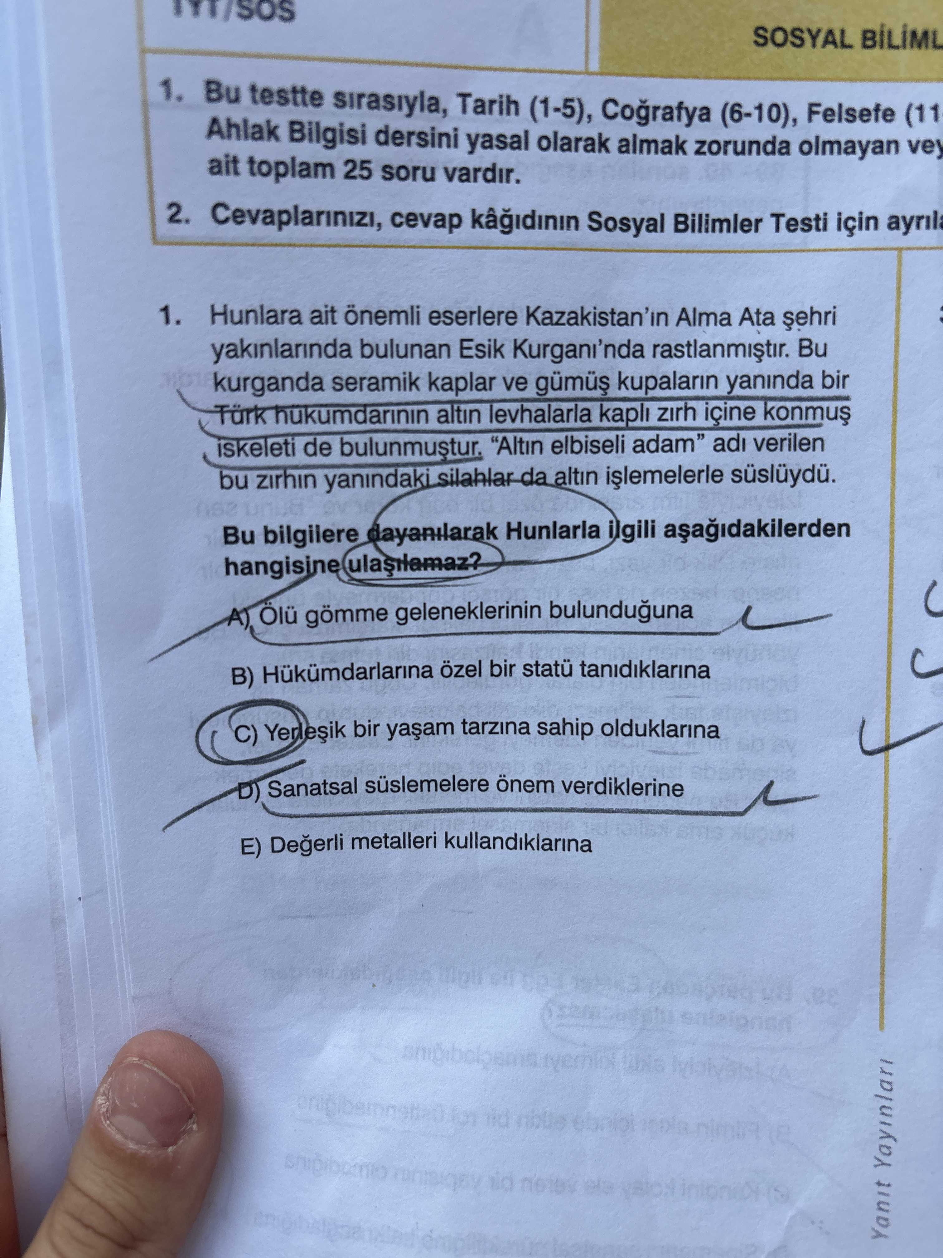 Hunlara ait önemli eserlere Kazakistan'ın Alma Ata şehri yakınlarında bulunan Esik Kurganı'nda