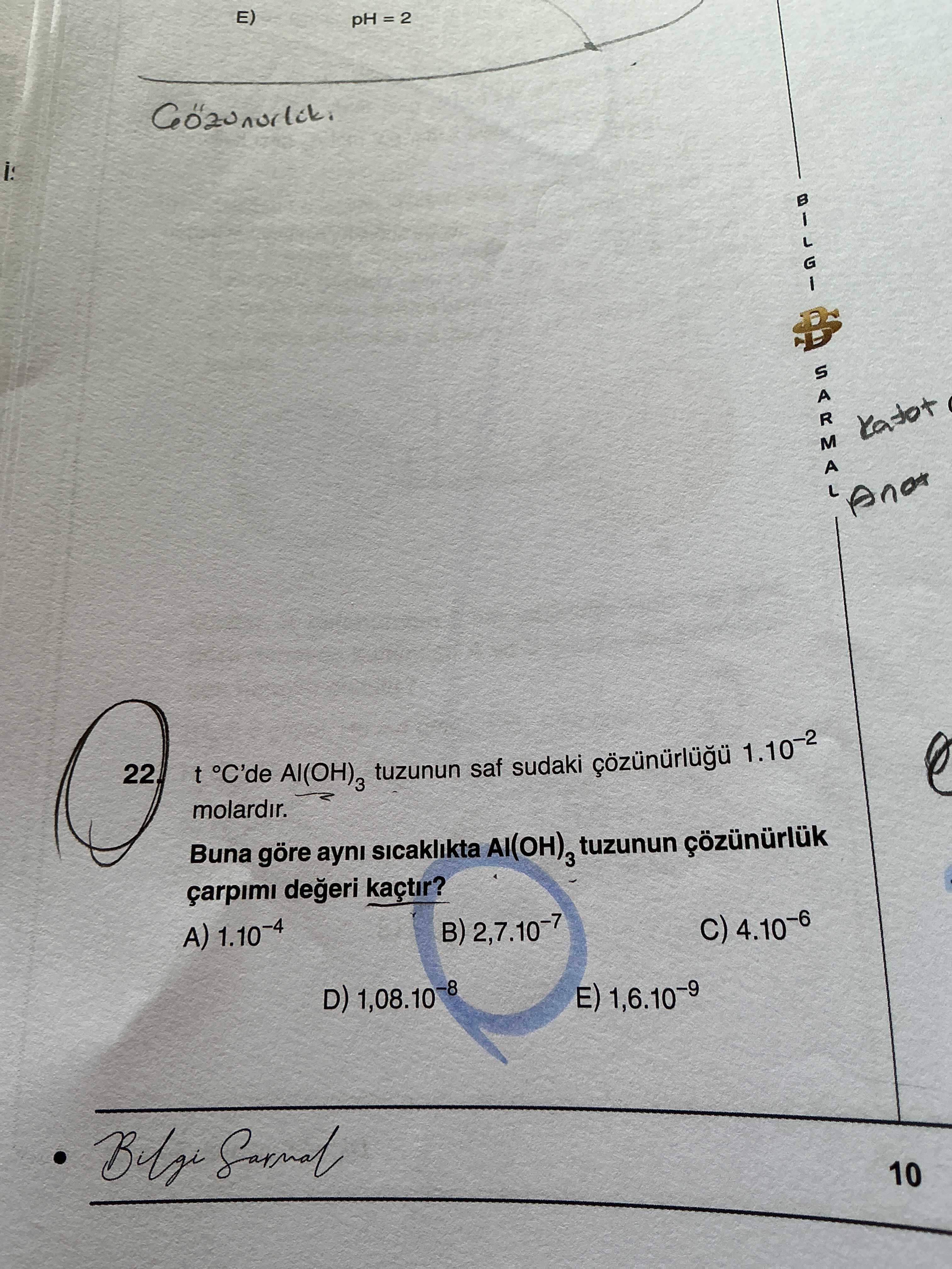 t °C'de Al(OH)₃ tuzunun saf sudaki çözünürlüğü 1.10⁻² molardır. Buna göre aynı sıcaklıkta Al(OH)₃