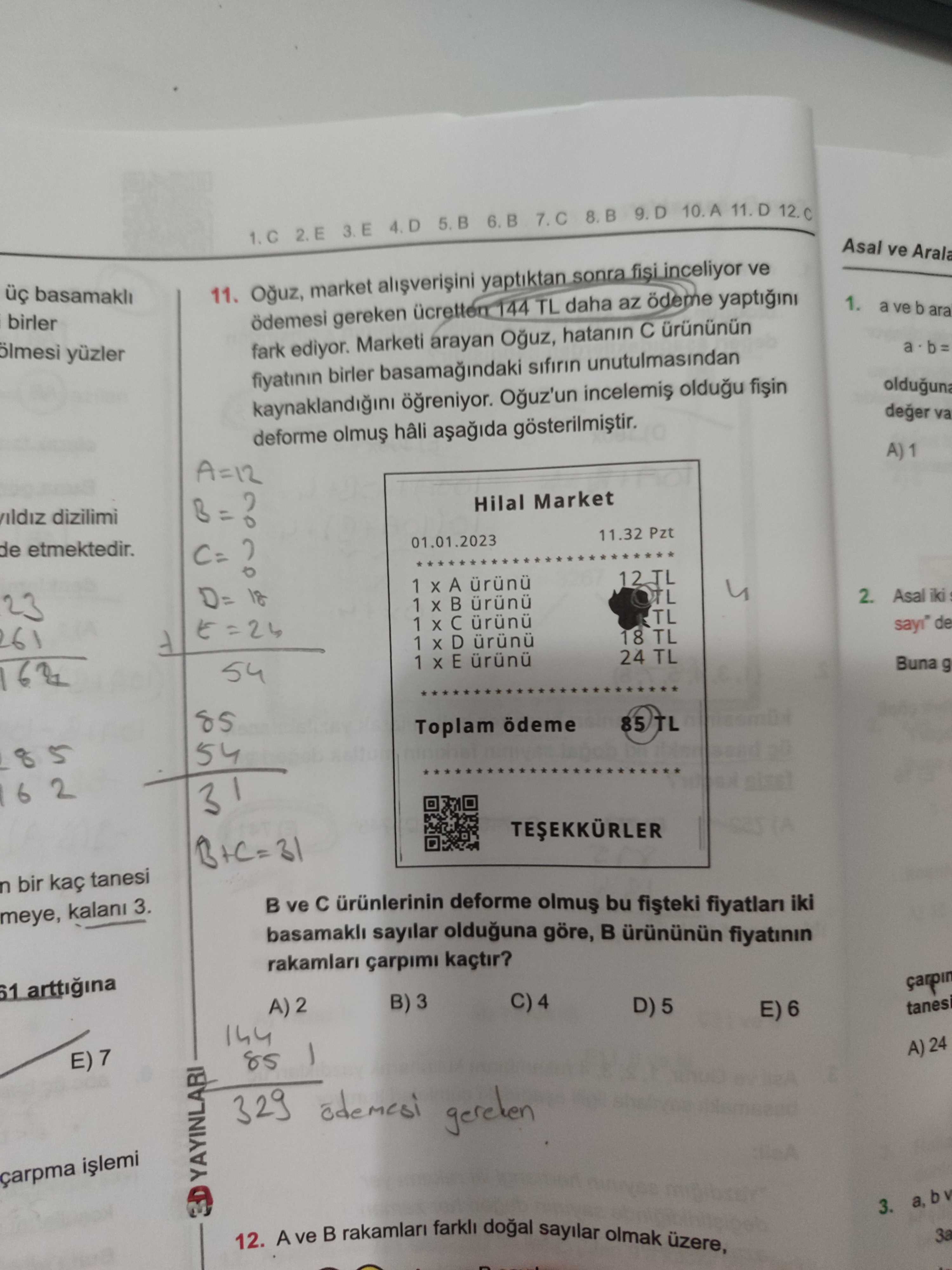 Oğuz, market alışverişini yaptıktan sonra fişi inceliyor ve ödemesi gereken ücretten 144 TL daha az
