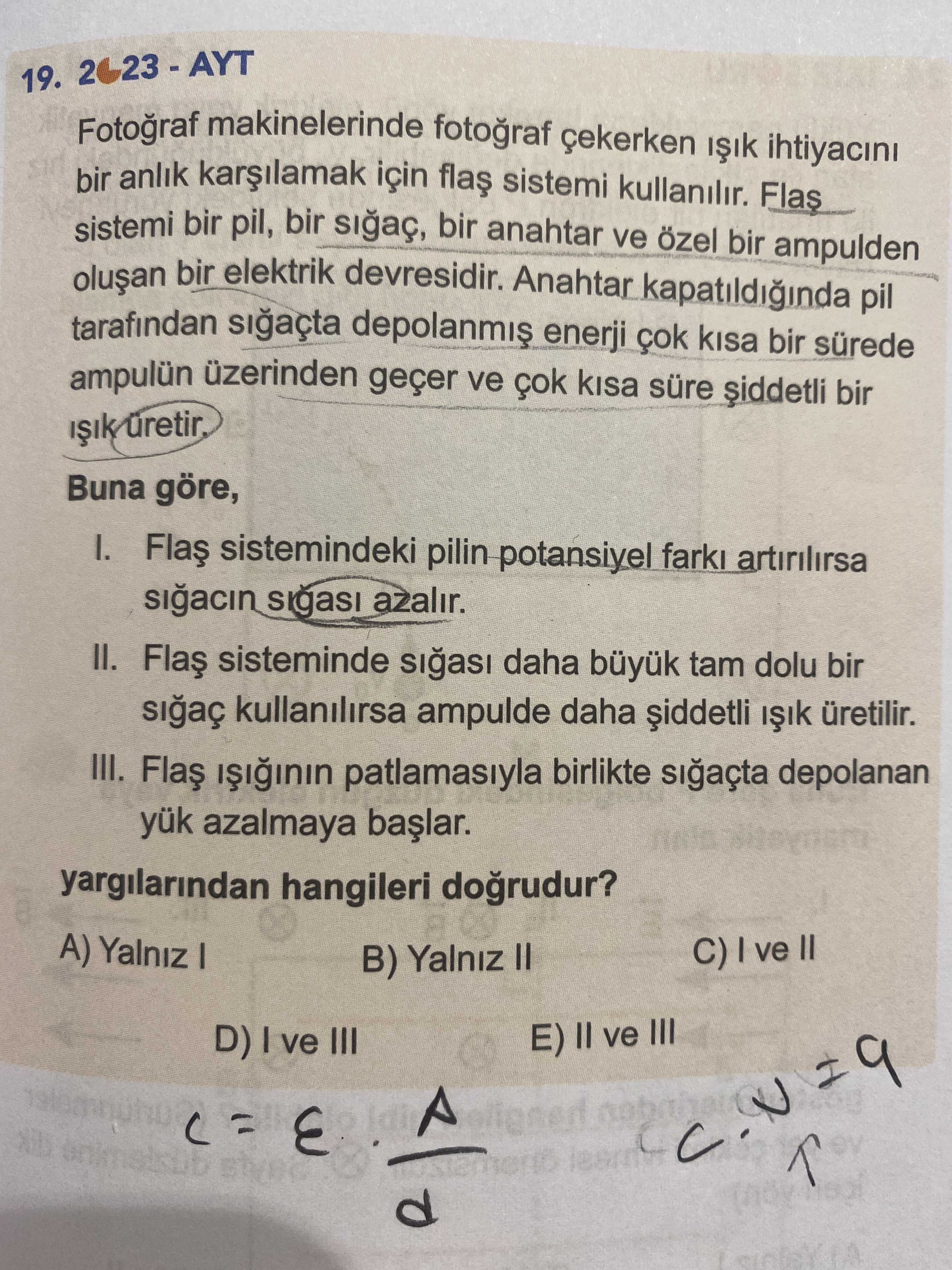 Fotoğraf makinelerinde fotoğraf çekerken ışık ihtiyacını bir anlık karşılamak için flaş sistemi