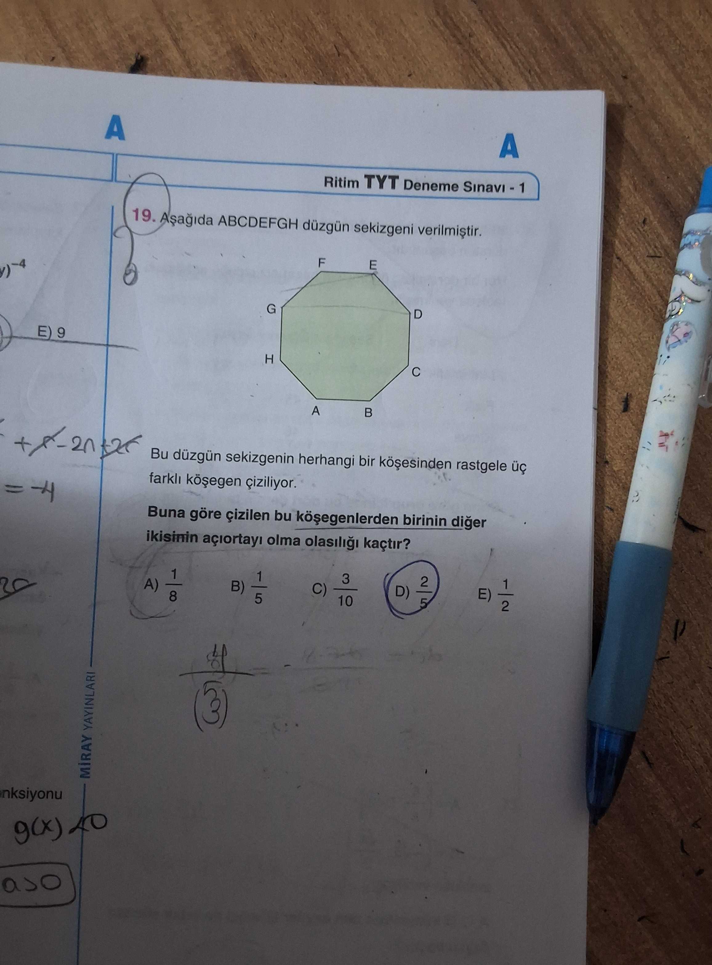 Aşağıda ABCDEFGH düzgün sekizgeni verilmiştir. Bu düzgün sekizgenin herhangi bir köşesinden rastgele