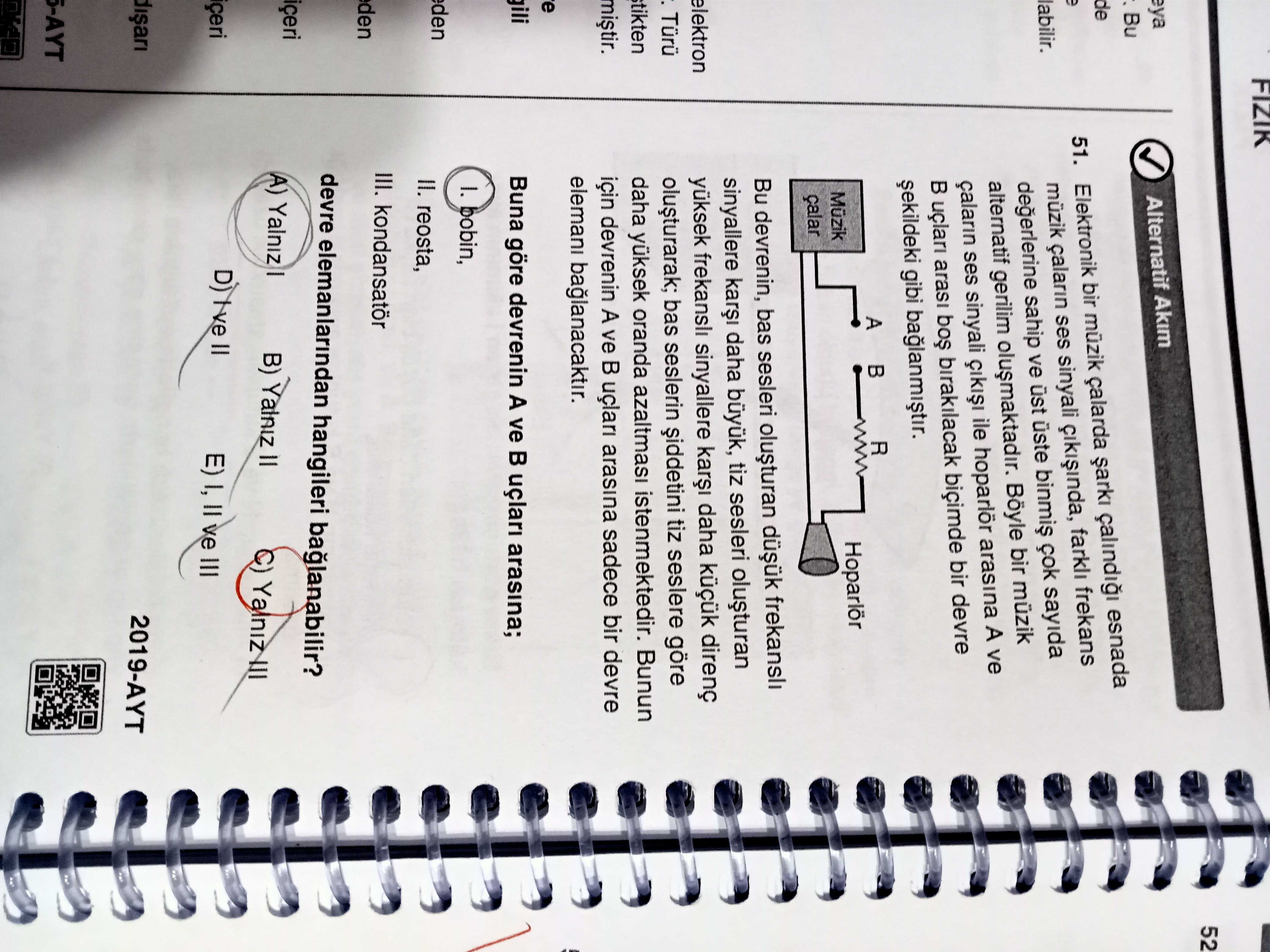 Elektronik bir müzik çalarda şarkı çalındığı esnada müzik çaların ses sinyali çıkışında, farklı