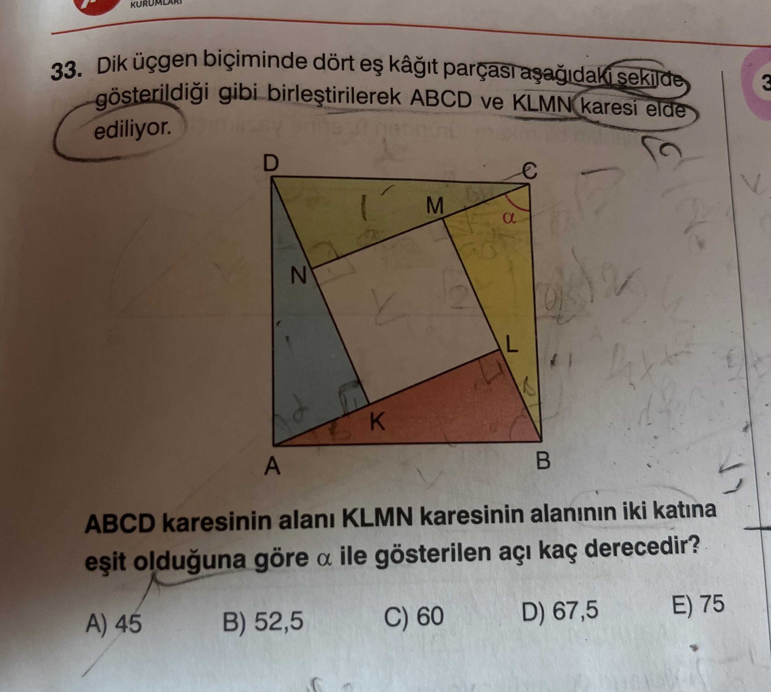 Dik üçgen biçiminde dört eş kâğıt parçası aşağıdaki şekilde gösterildiği gibi birleştirilerek ABCD