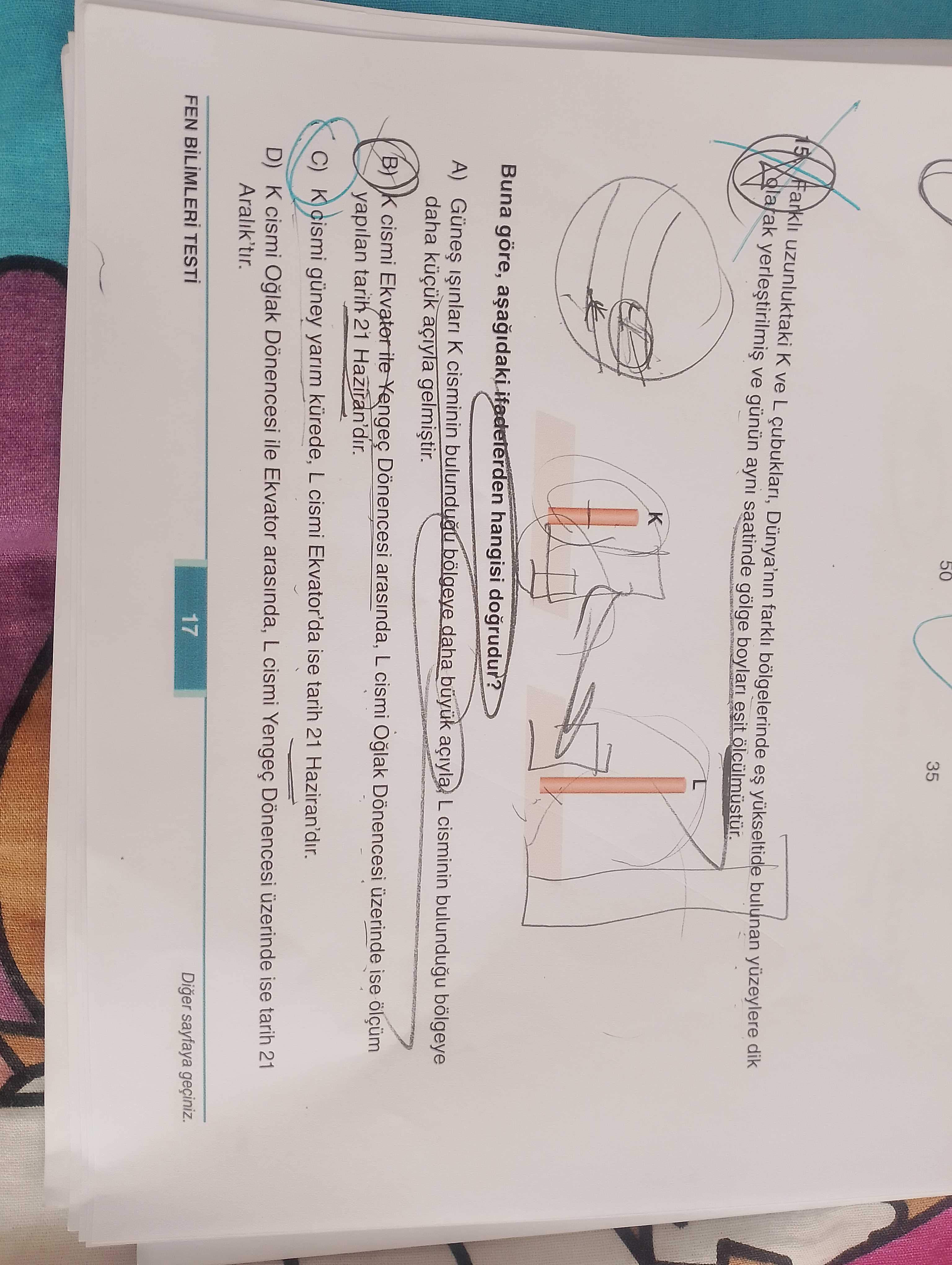 Farklı uzunluktaki K ve L çubukları, Dünya'nın farklı bölgelerinde eş yükseltide bulunan yüzeylere