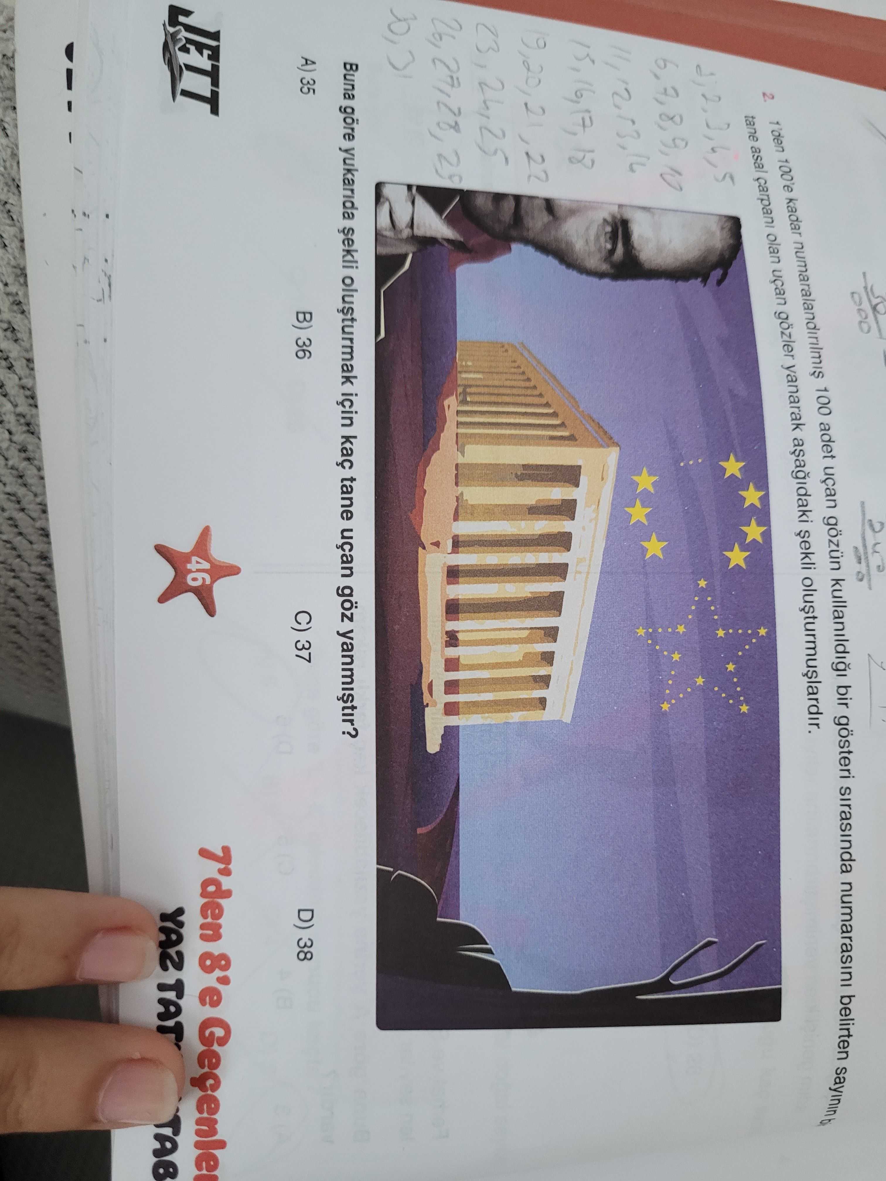 1'den 100'e kadar numaralandırılmış 100 adet uçan gözün kullanıldığı bir gösteri sırasında