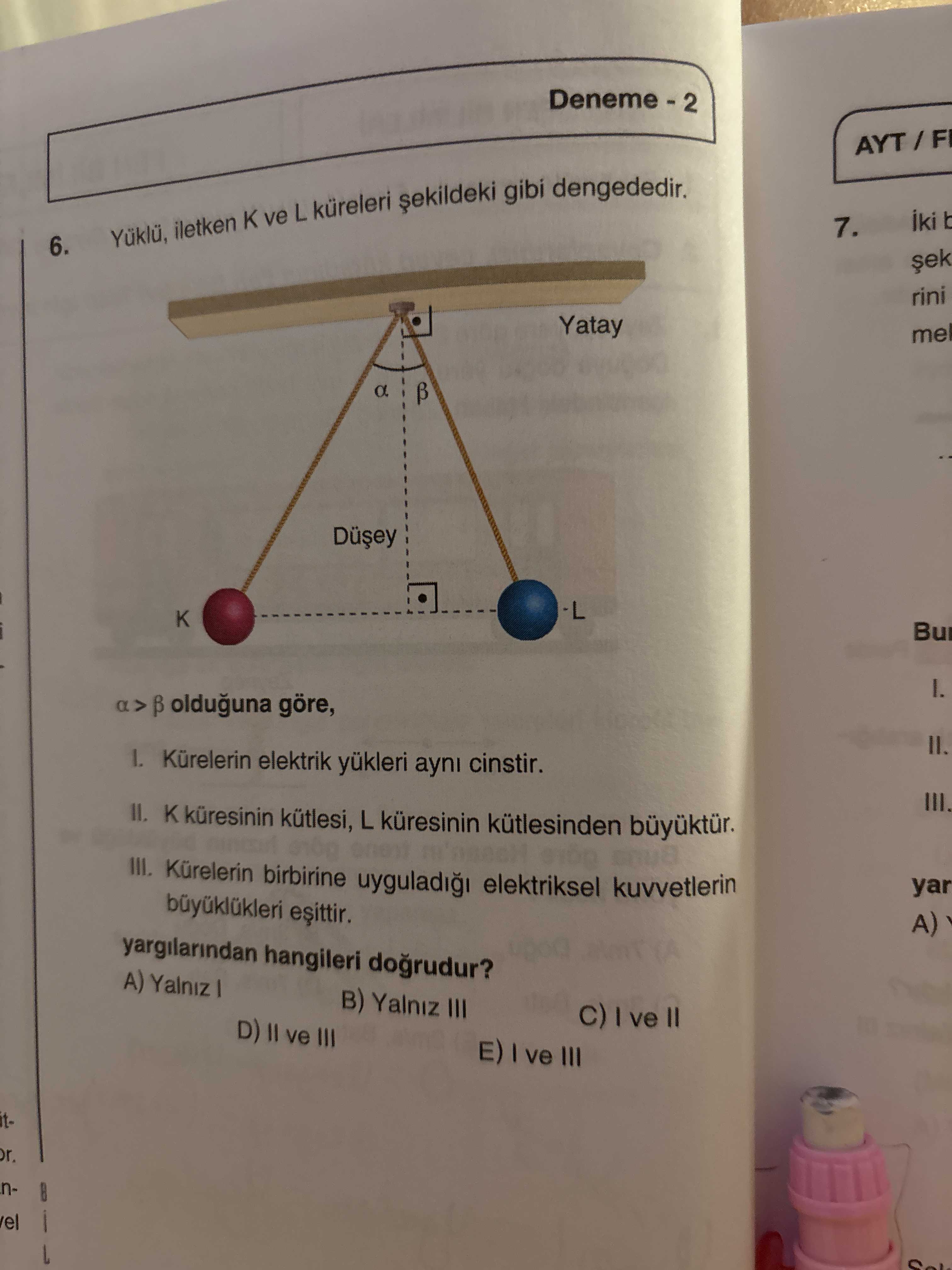 Yüklü, iletken K ve L küreleri şekildeki gibi dengededir. α > β olduğuna göre, I. Kürelerin elektrik